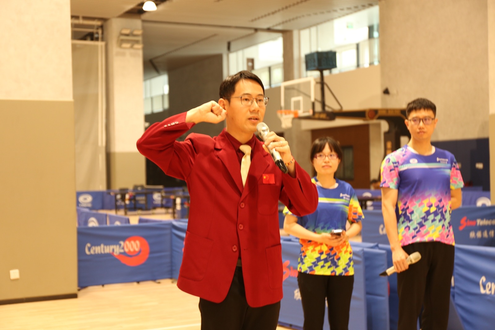 20240427-校友乒乓球赛-裁判员代表彭飞宣誓-校友乒乓球协会-校友总会.jpg