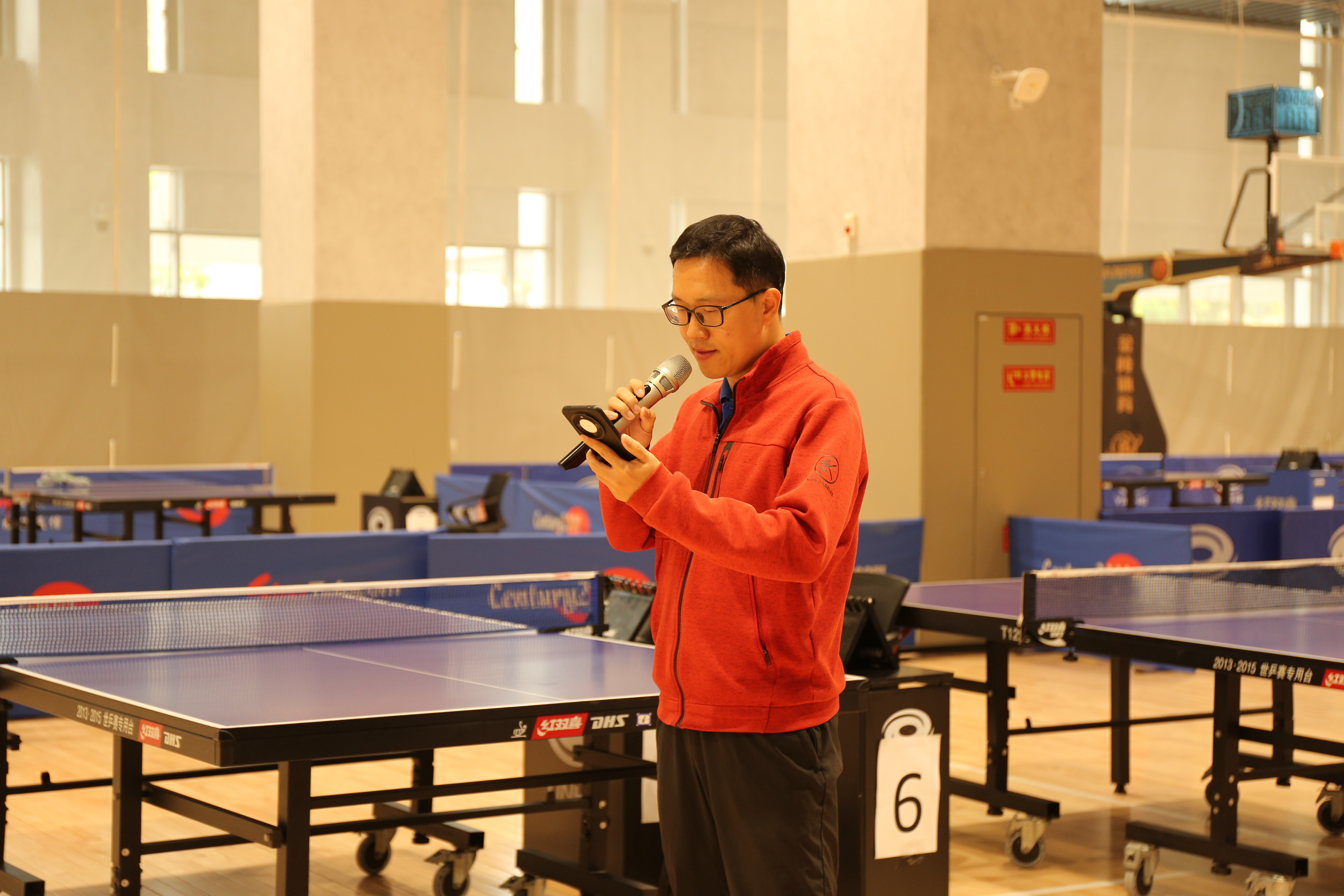 20240427-校友乒乓球赛-运动员代表吕博宣誓-校友乒乓球协会-校友总会.jpg