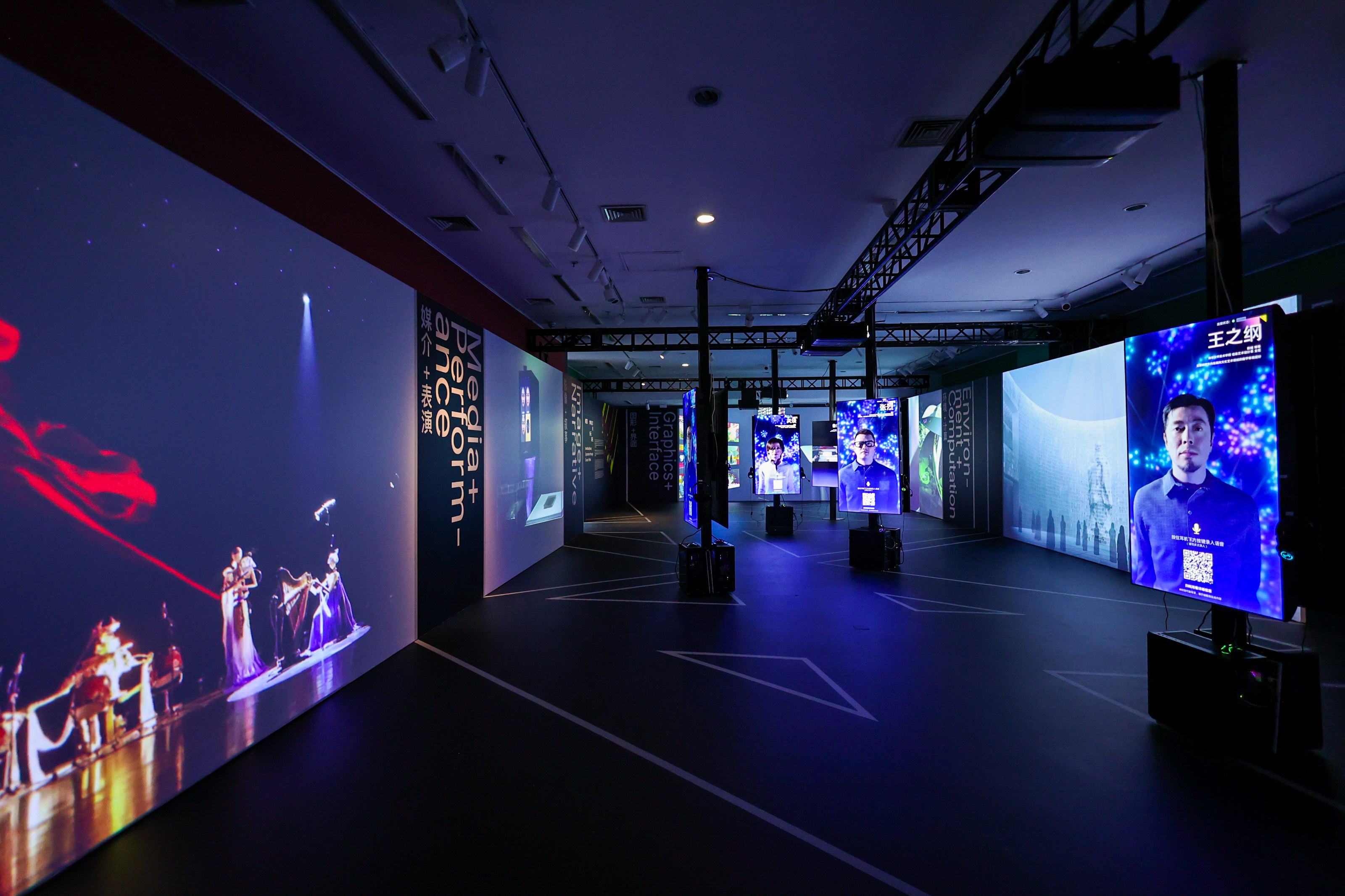 20250517-信息艺术设计系20周年系庆-美术学院-展览现场2.jpeg