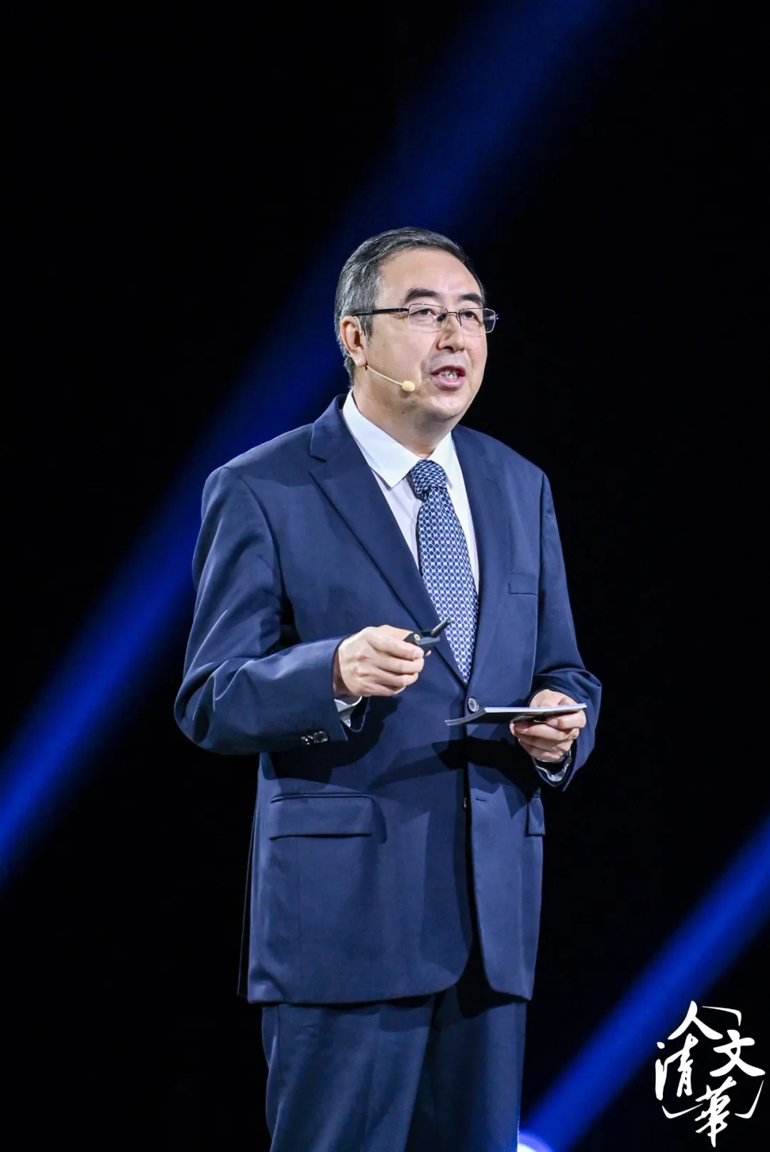 20260330-清华育人故事之人文学院孙明君-研工部-孙明君参与“人文清华 典读中国”演讲录制png 20260330-清华育人故事之人文学院孙明君-研工部-孙明君参与“人文清华 典读中国”演讲录制png