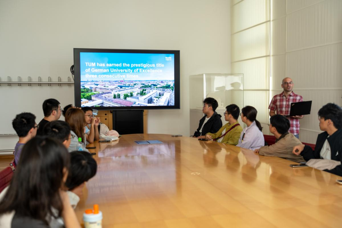 20260907-清华大学“智联德国,实创未来”赴德国思政实践支队参观德国慕尼黑工业大学慕尼黑校区-薛丁铭-支队赴慕工大慕尼黑校区参观.png