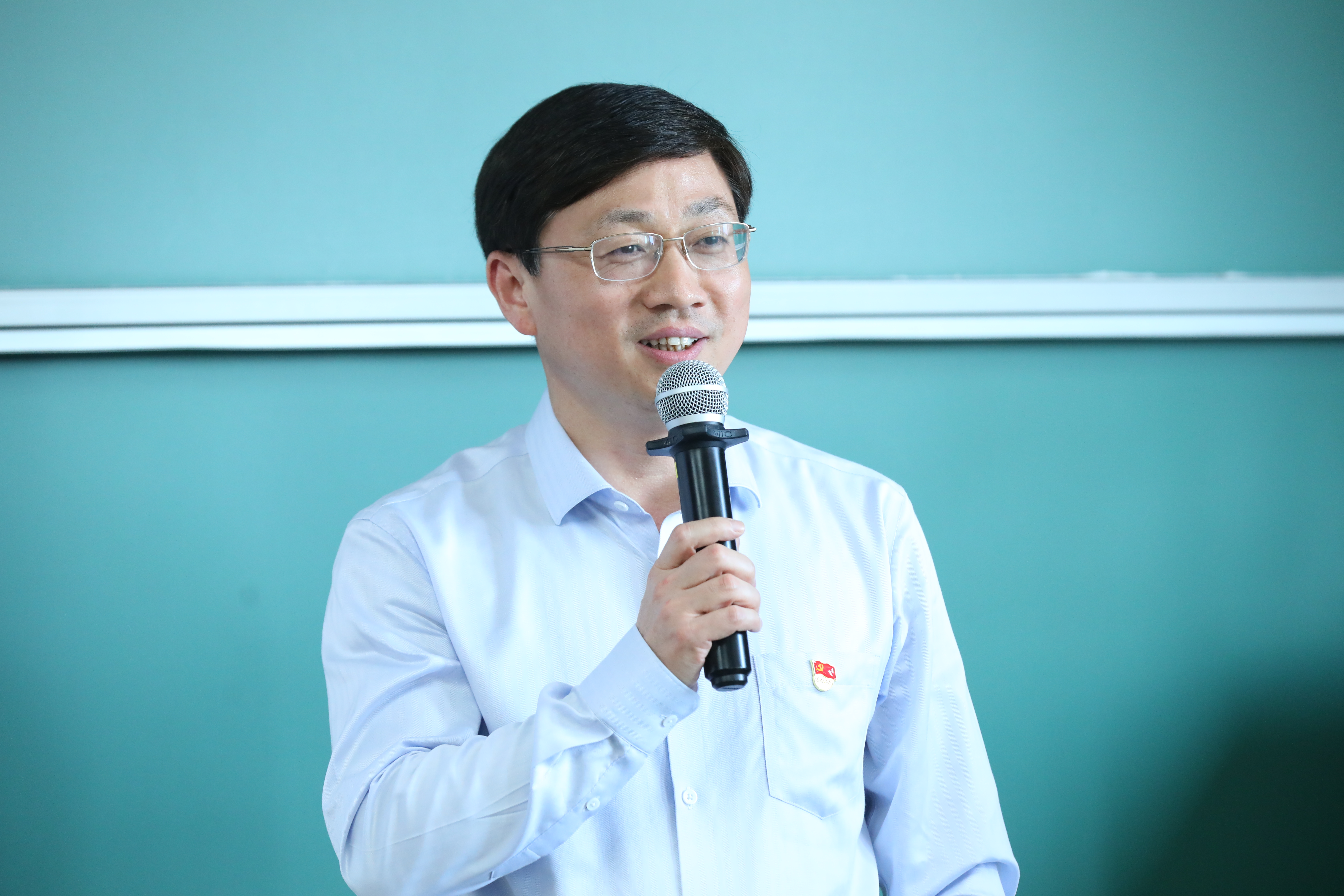 20230513-清华大学开展“百年接力,强国有我——奋进新征程”集中主题党团日-石家东-许庆红参加机械20支部主题团日.JPG