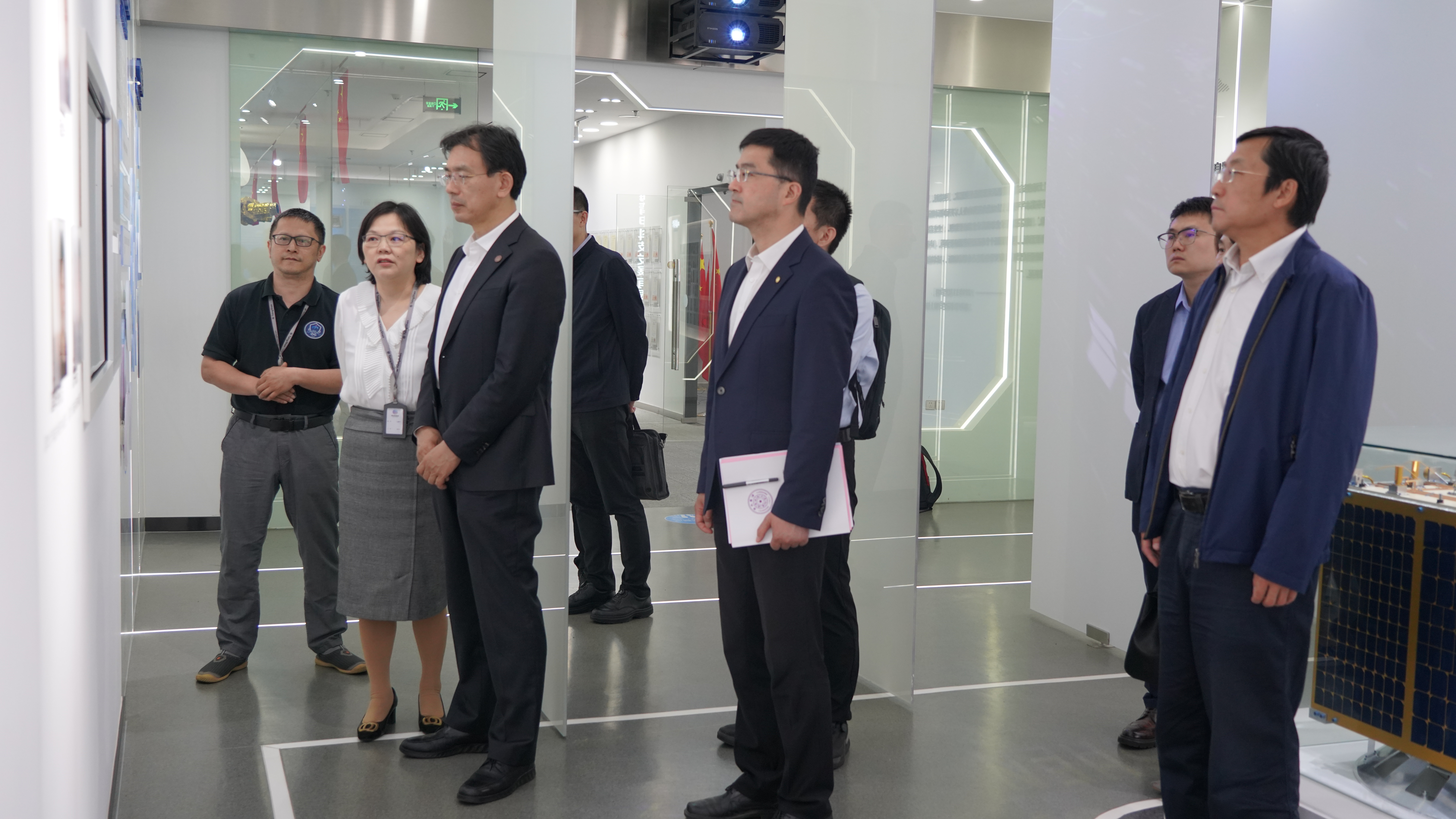 20250528-校长李路明访问调研上海-刘书田摄-调研清申科技1.jpg