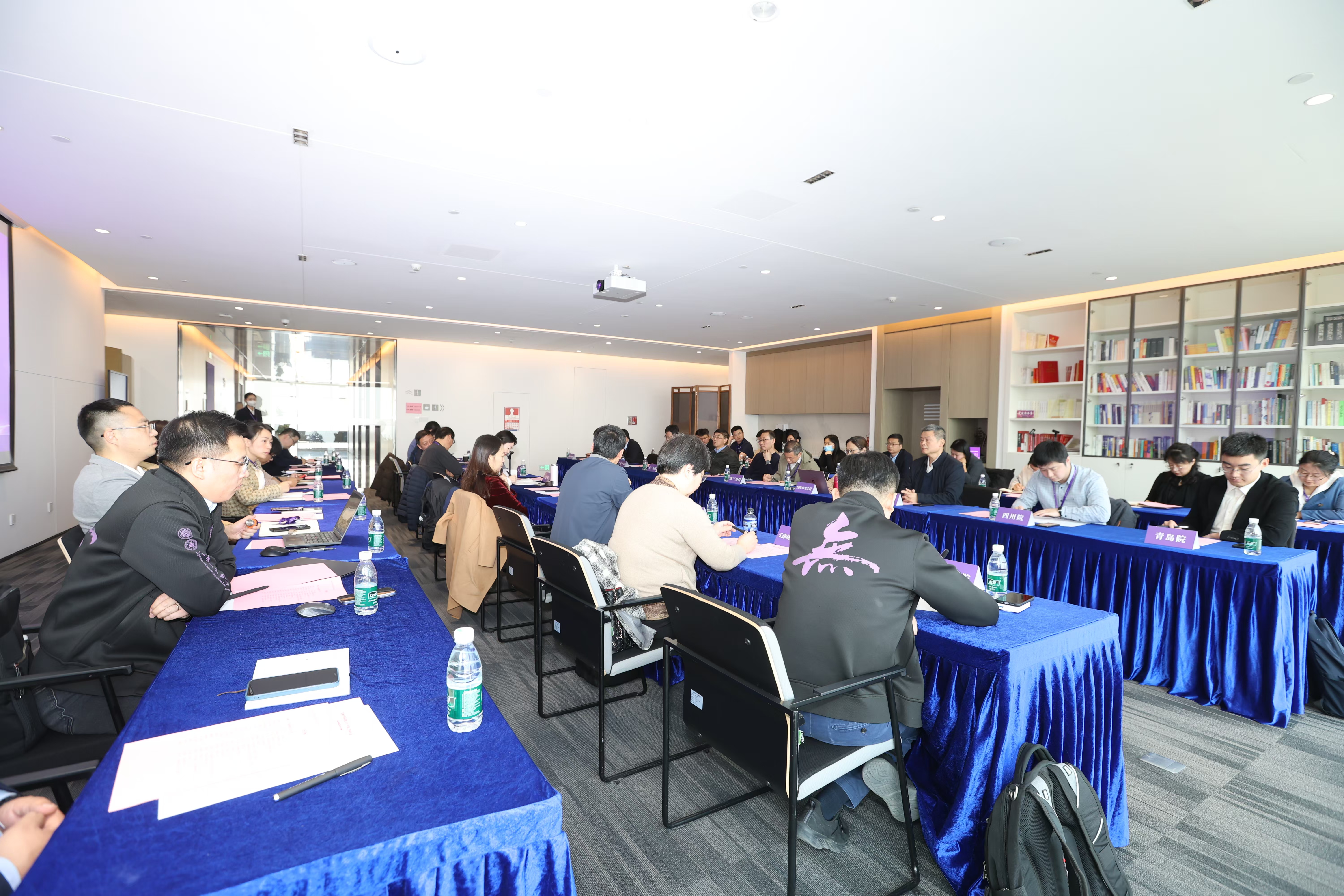 20250117-清华大学召开校地合作研究院2025年度工作培训和研讨会-深圳研究院-分会场交流2.jpg