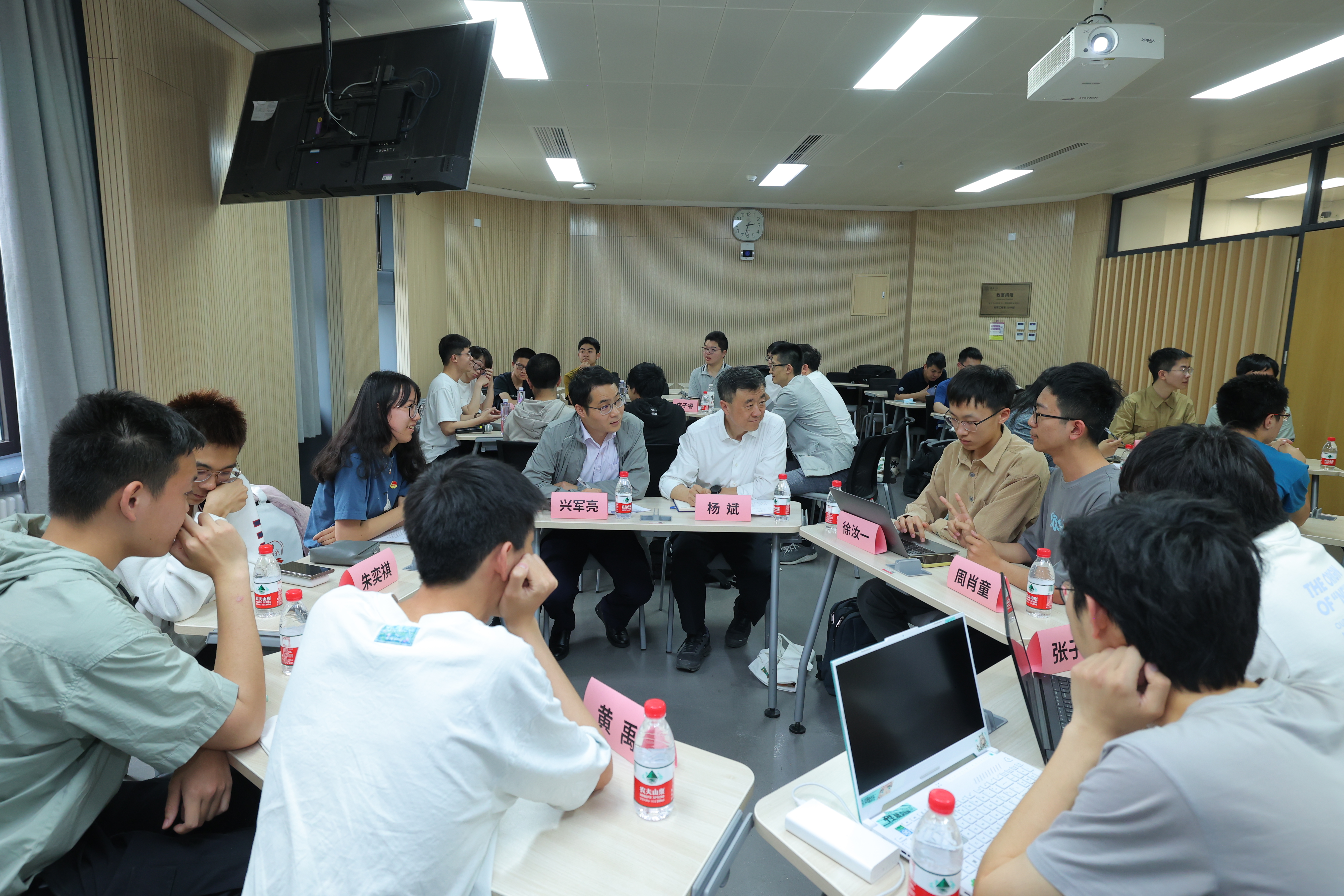 20230511-清华大学开展“百年接力,强国有我——奋进新征程”集中主题党团日-石家东-杨斌参加计21主题团日.JPG