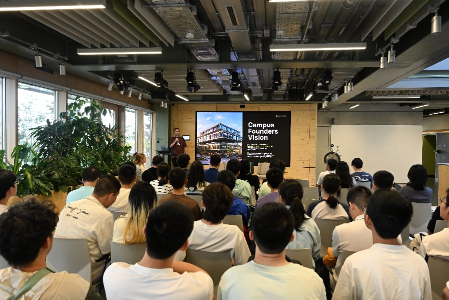20260901-清华大学“智联德国,实创未来”赴德国思政实践支队参观慕尼黑工业大学创新空间-薛丁铭-支队赴GRAVITY参观.png