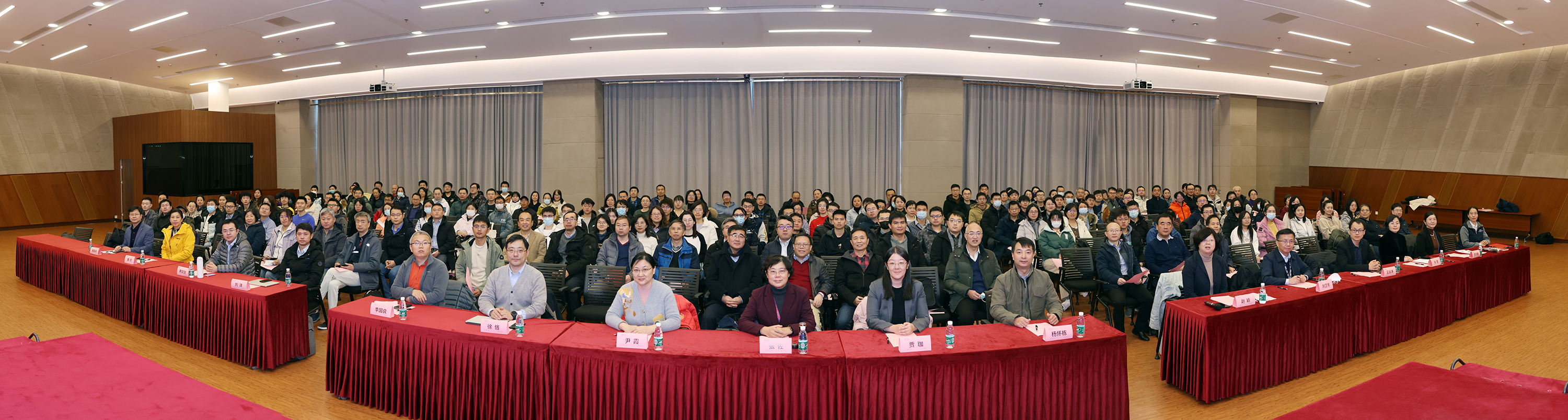 20231130-计算机系召开教职工大会暨第一届教职工代表选举大会-佳艺-与会人员合影.jpg