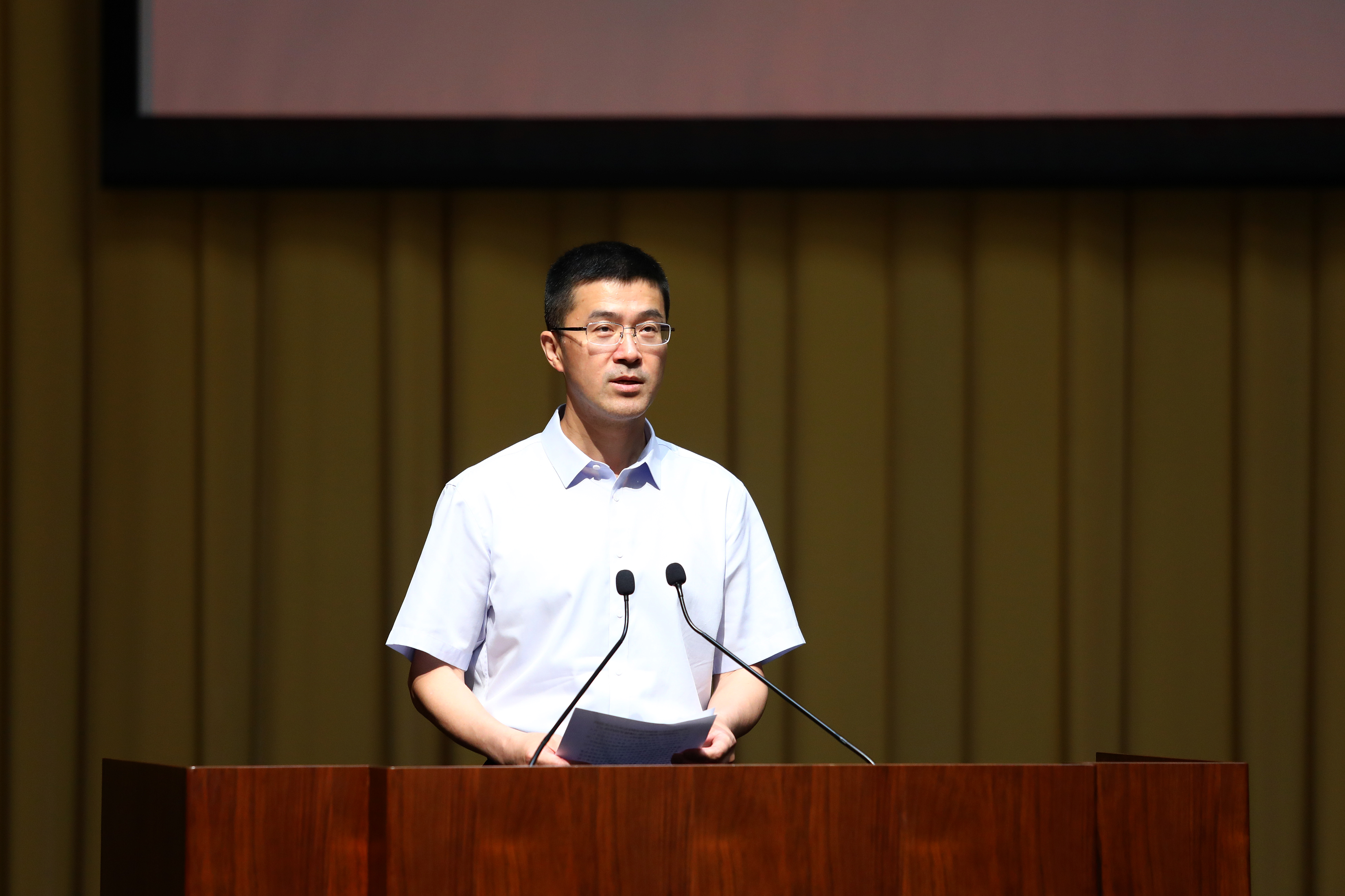20230616-清华大学举办学习贯彻习近平新时代中国特色社会主义思想主题教育读书班专题三第二场辅导报告会-杨燕宾-过勇主持辅导报告会.JPG