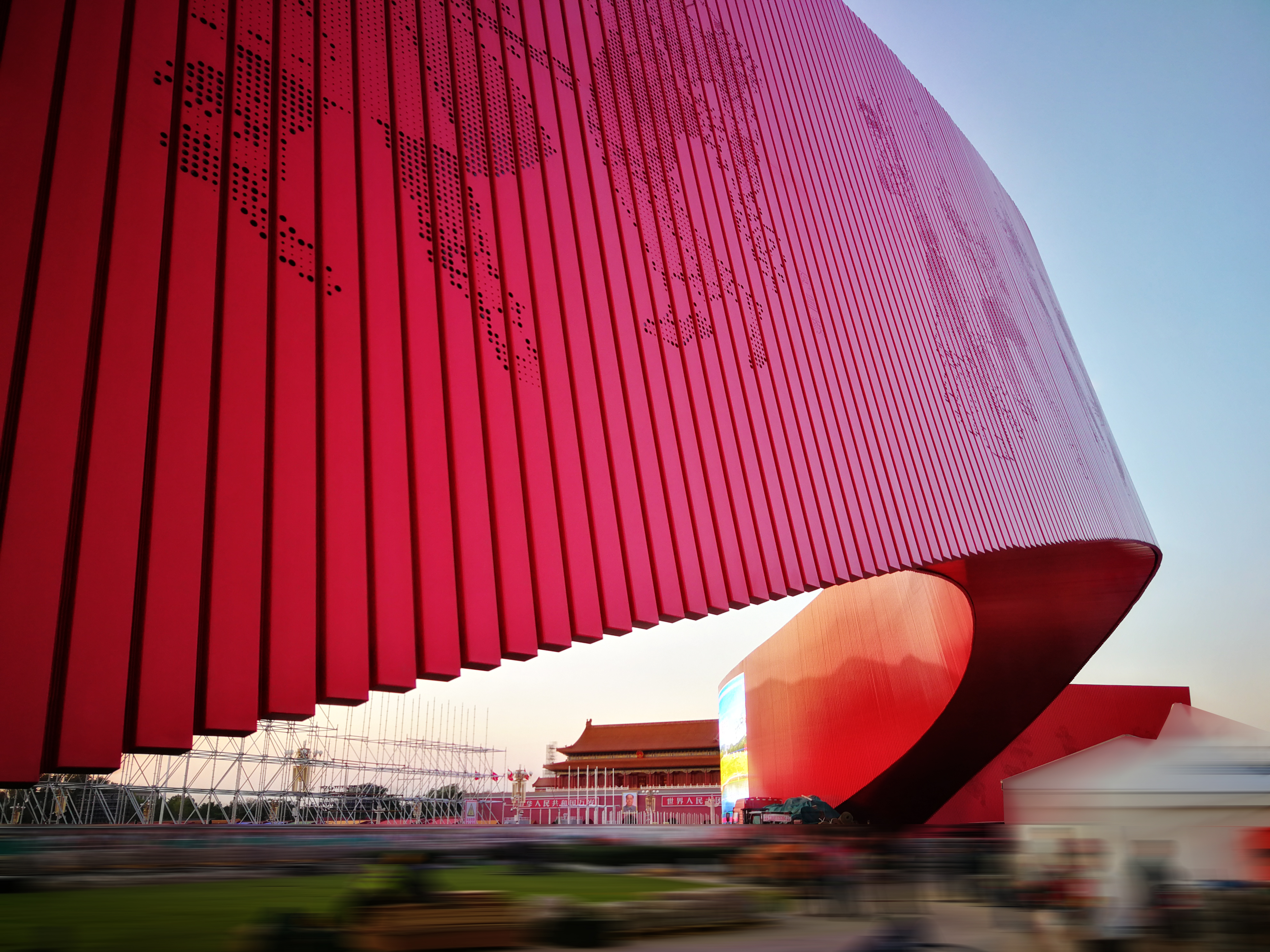 20210629-美院荣获“北京市工人先锋号 ”称号-项目组-天安门广场“红飘带”景观雕塑.jpg