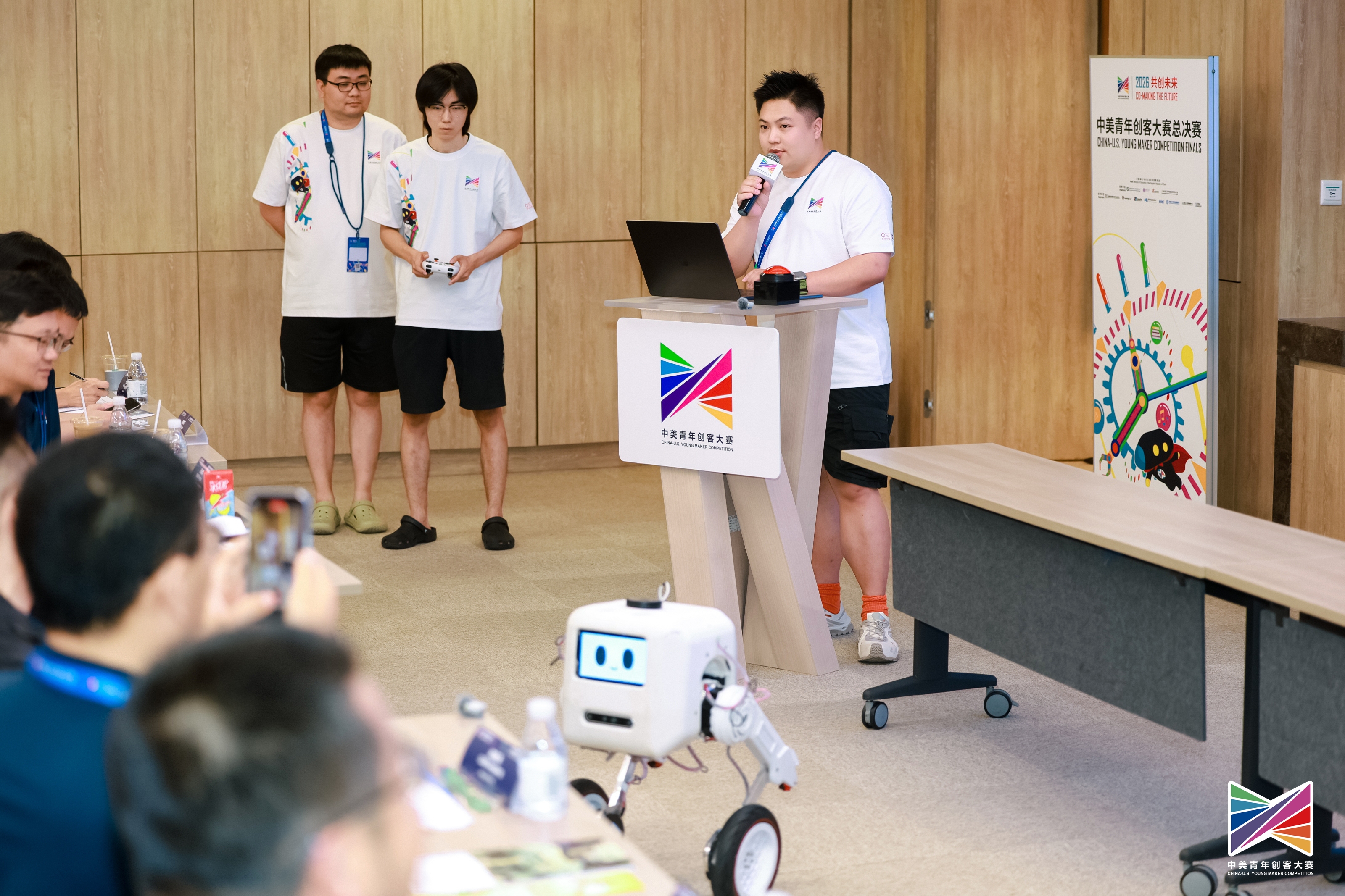 20260730-中美青年创客大赛总决赛-何茂鑫摄影-空维探索机器人团队路演.jpg