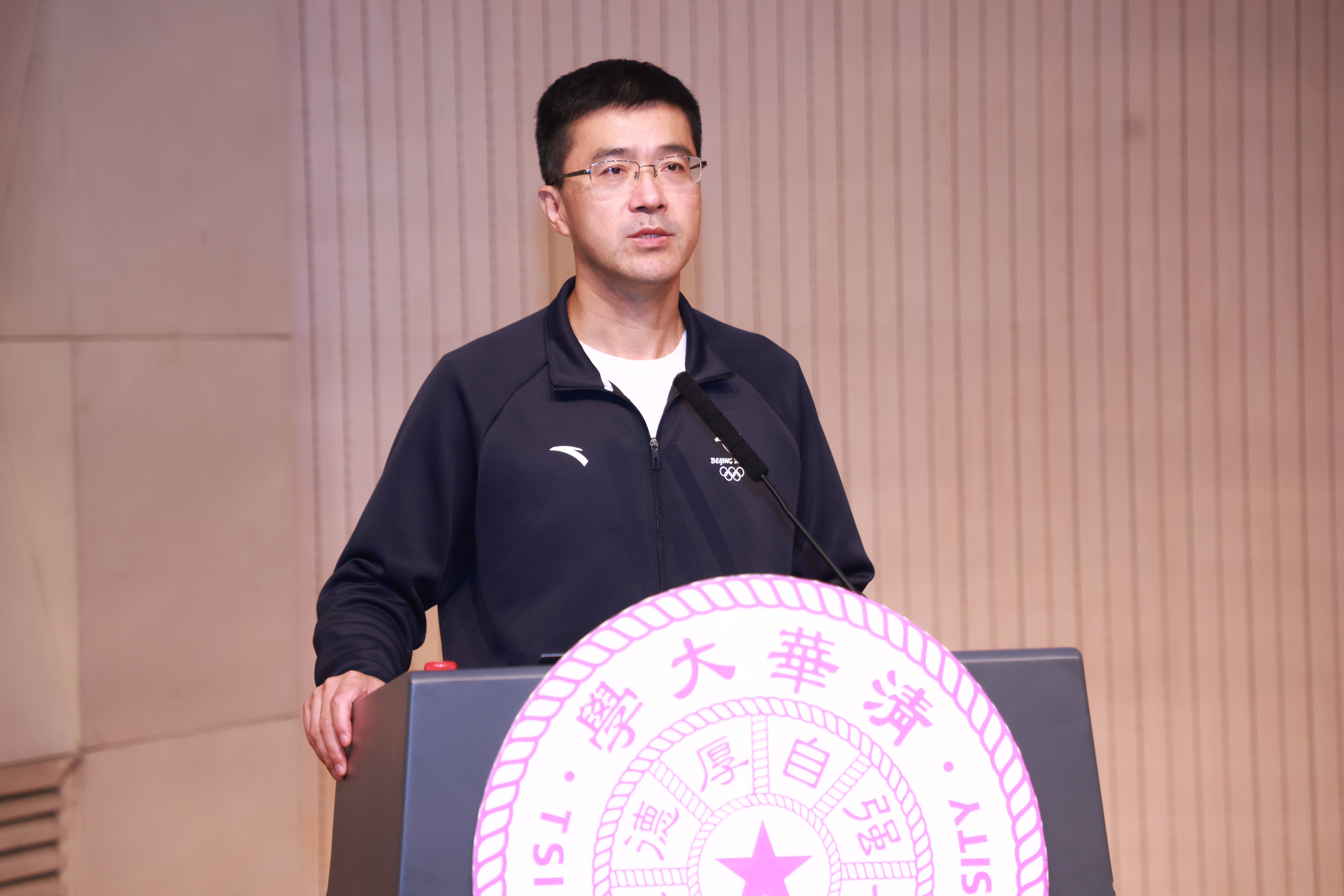 20240929-清华大学举行2024年学生思想政治工作队伍培训及专题研讨班-清大嘉艺-过老师讲话.JPG