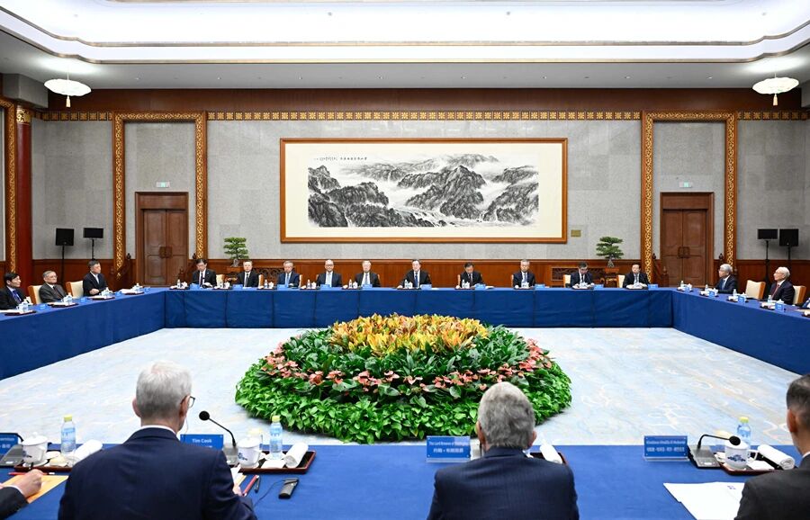 20261019-经管学院-会议现场-匿名.jpg