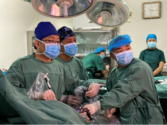 王学栋医师助力实施西藏首例4k腹腔镜胆总管结石手术
