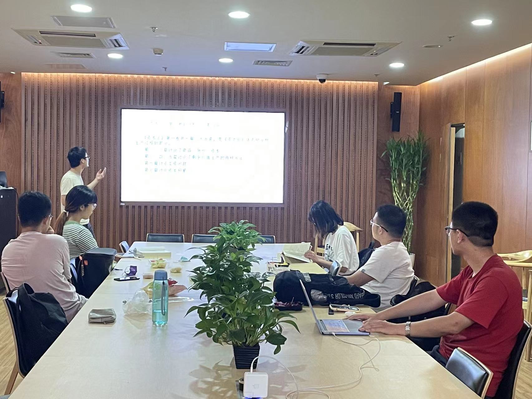 20220926-学生部组织开展“喜迎二十大,奋进新征程”辅导员暑期专题读书会-卢科潮-马列原著学习小组读书会.jpg