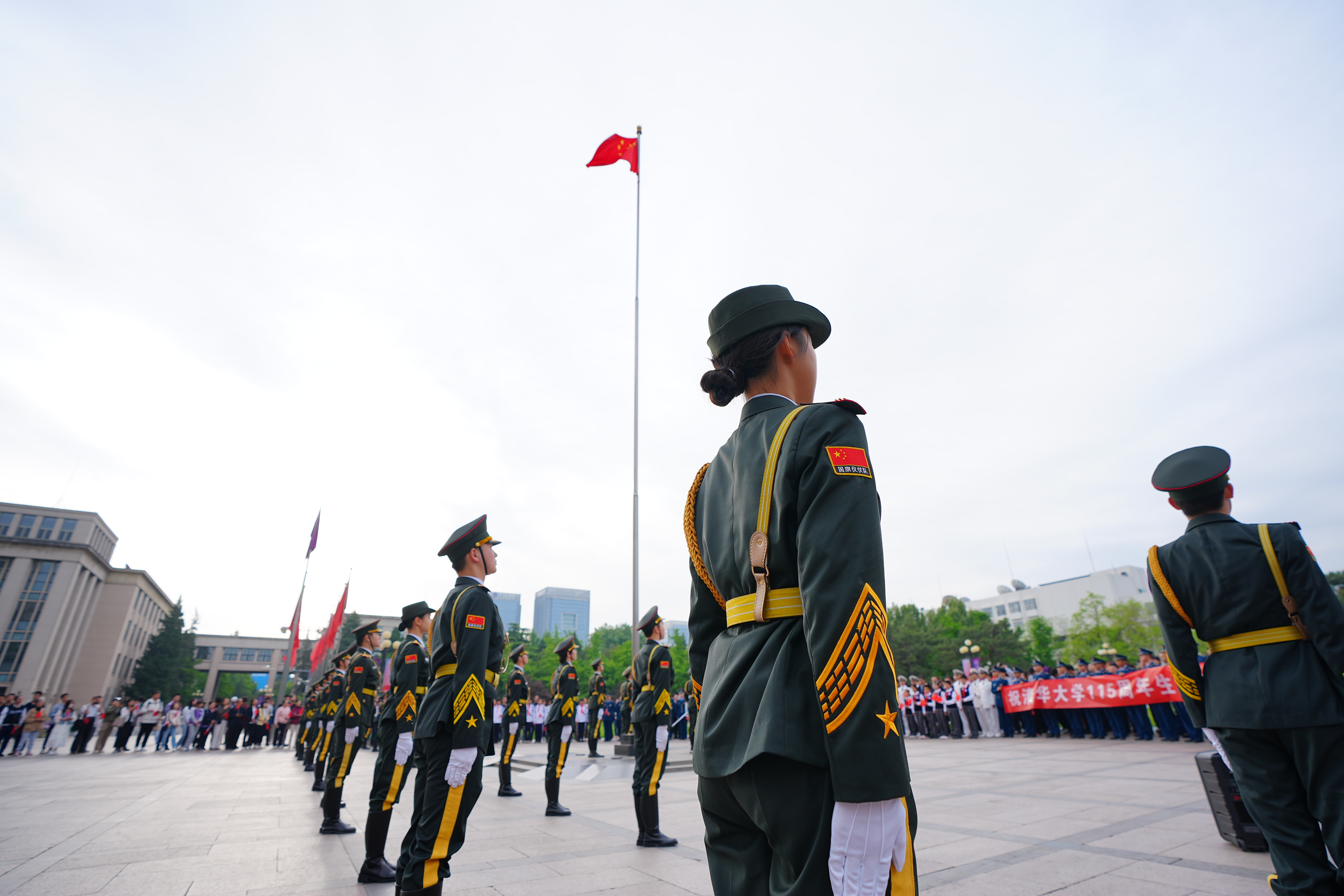 20260426-国旗下的祝福-胡亮摄-7.jpg