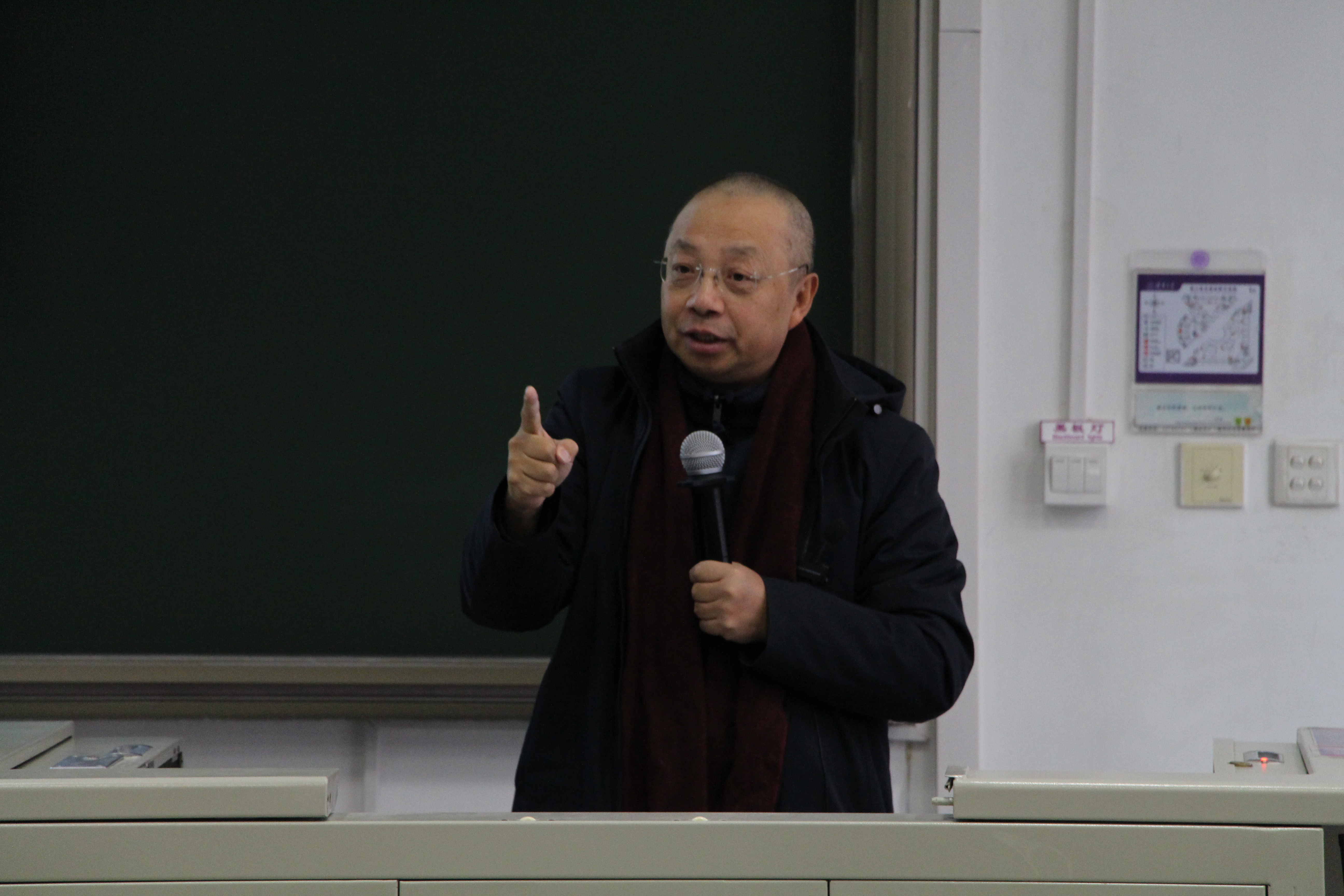 20251127-故宫博物院研究馆员王军做客新人文讲座 解读紫禁城平面规划中的时空观-傅义超-主讲人王军jpg.jpg