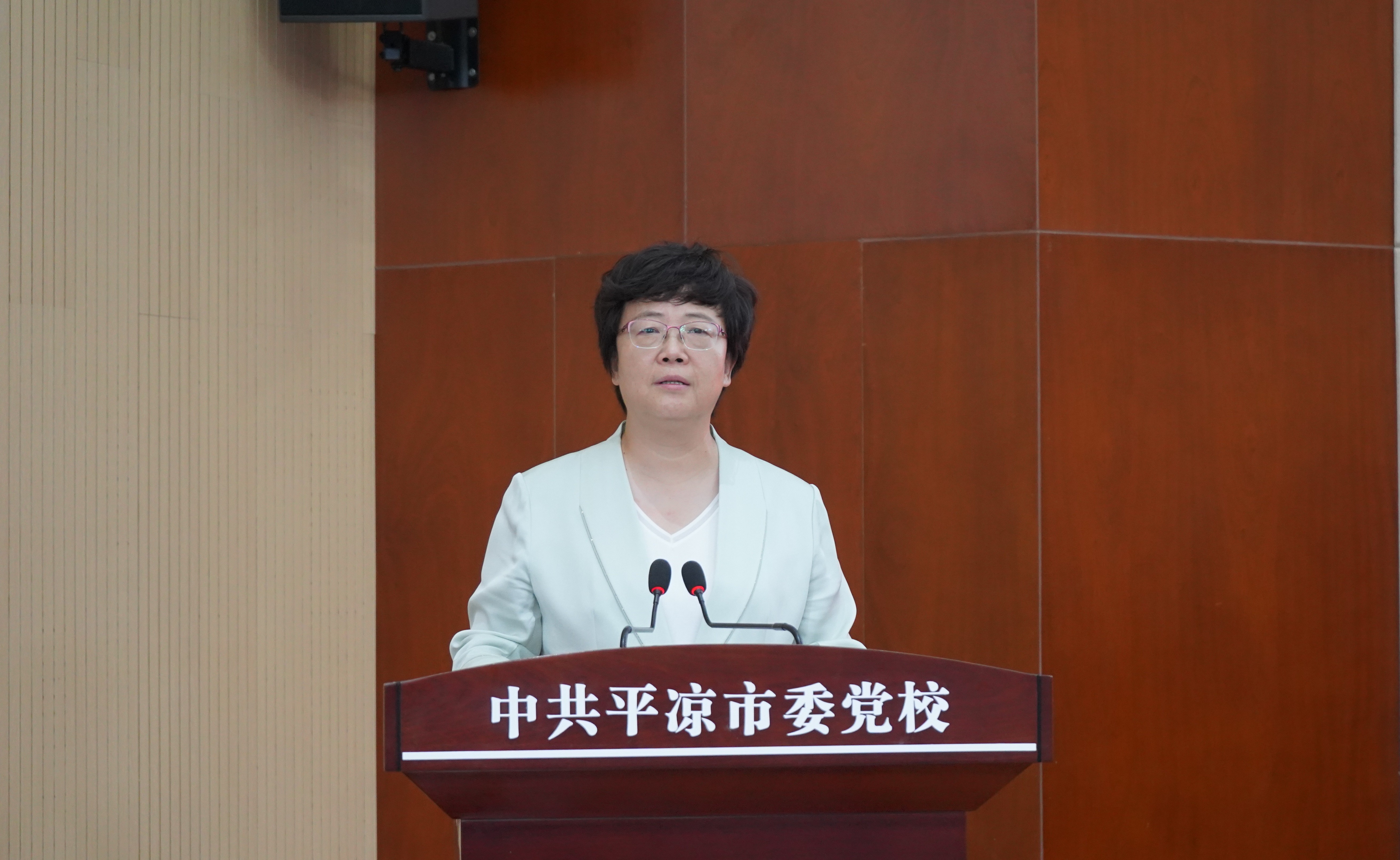 20230710-清华大学乡村振兴甘肃平凉远程教学站揭牌暨乡村教师护眼灯捐赠仪式 -中共平凉市委书记王旭致辞-平凉融媒体中心拍摄.jpg