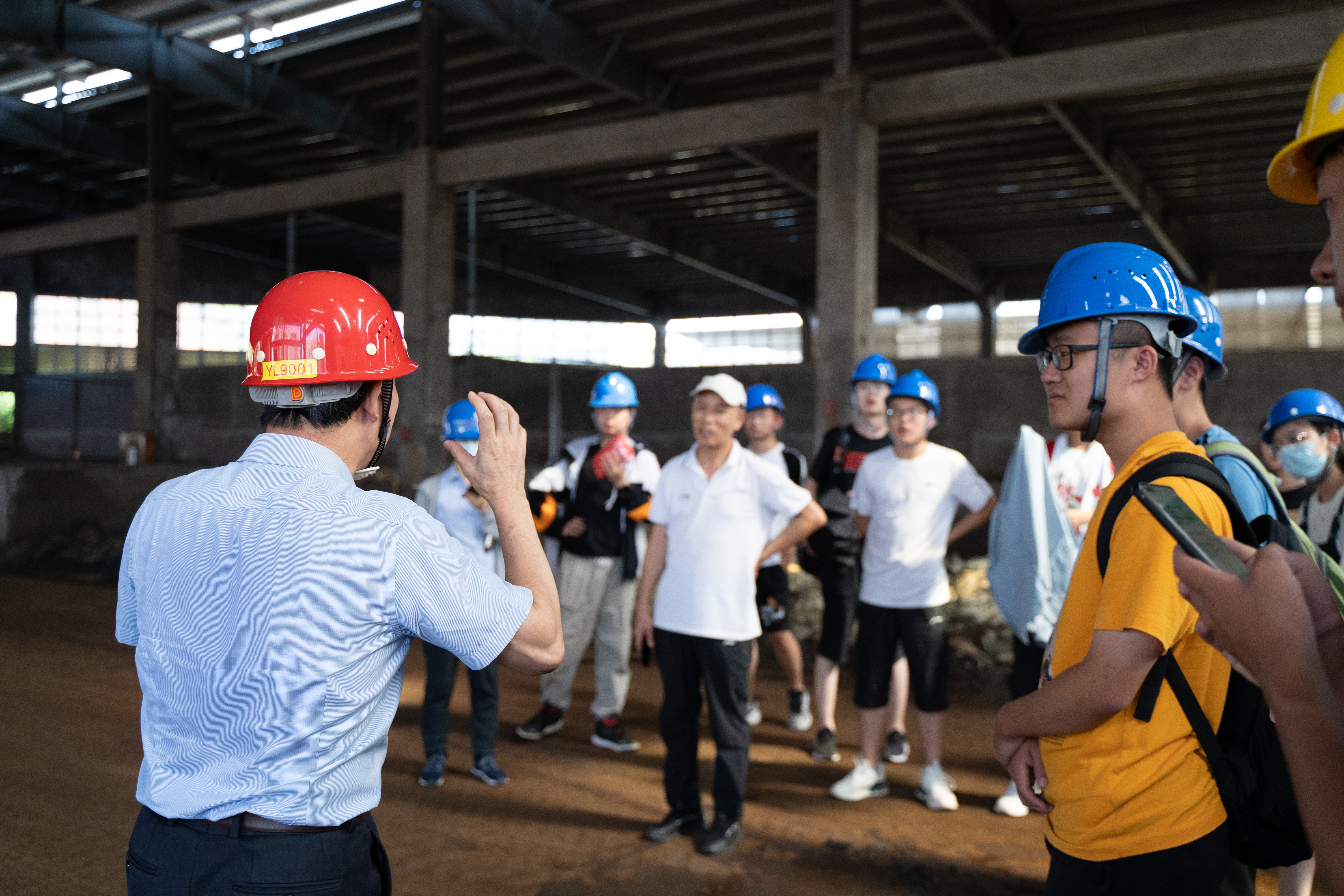 20220808-0814-清华大学“林枫计划”师生赴江西赣县区调研实践-桂雨谦摄-支队师生与赣州稀土友力科技开发有限公司相关负责人交流.jpg