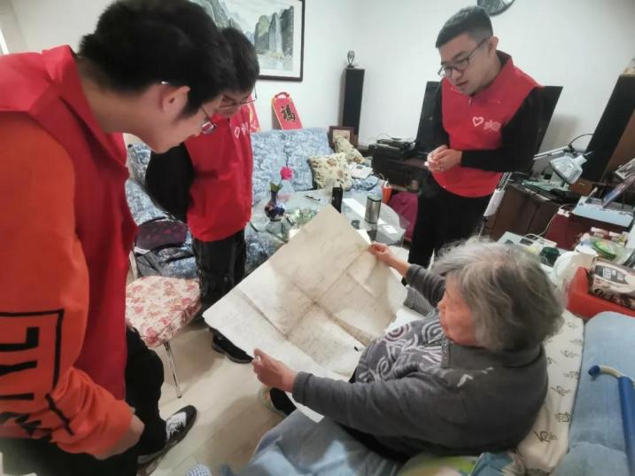 两代清华人的温暖互助——“清”年爱劳动社区敬老爱老志愿服务岗位纪实