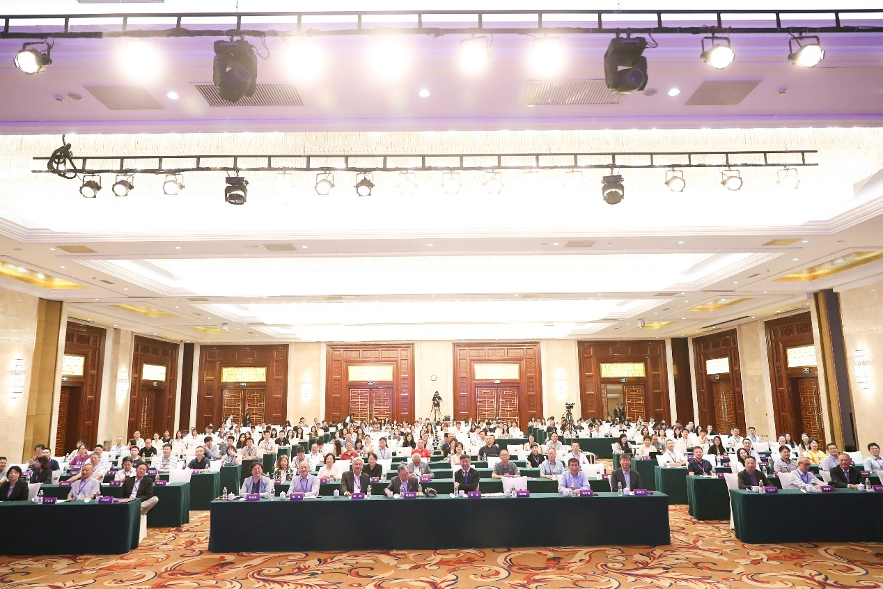 20250726-世界不动产学会2025年会-未知-世界华人不动产学会2025年会开幕式合照.png