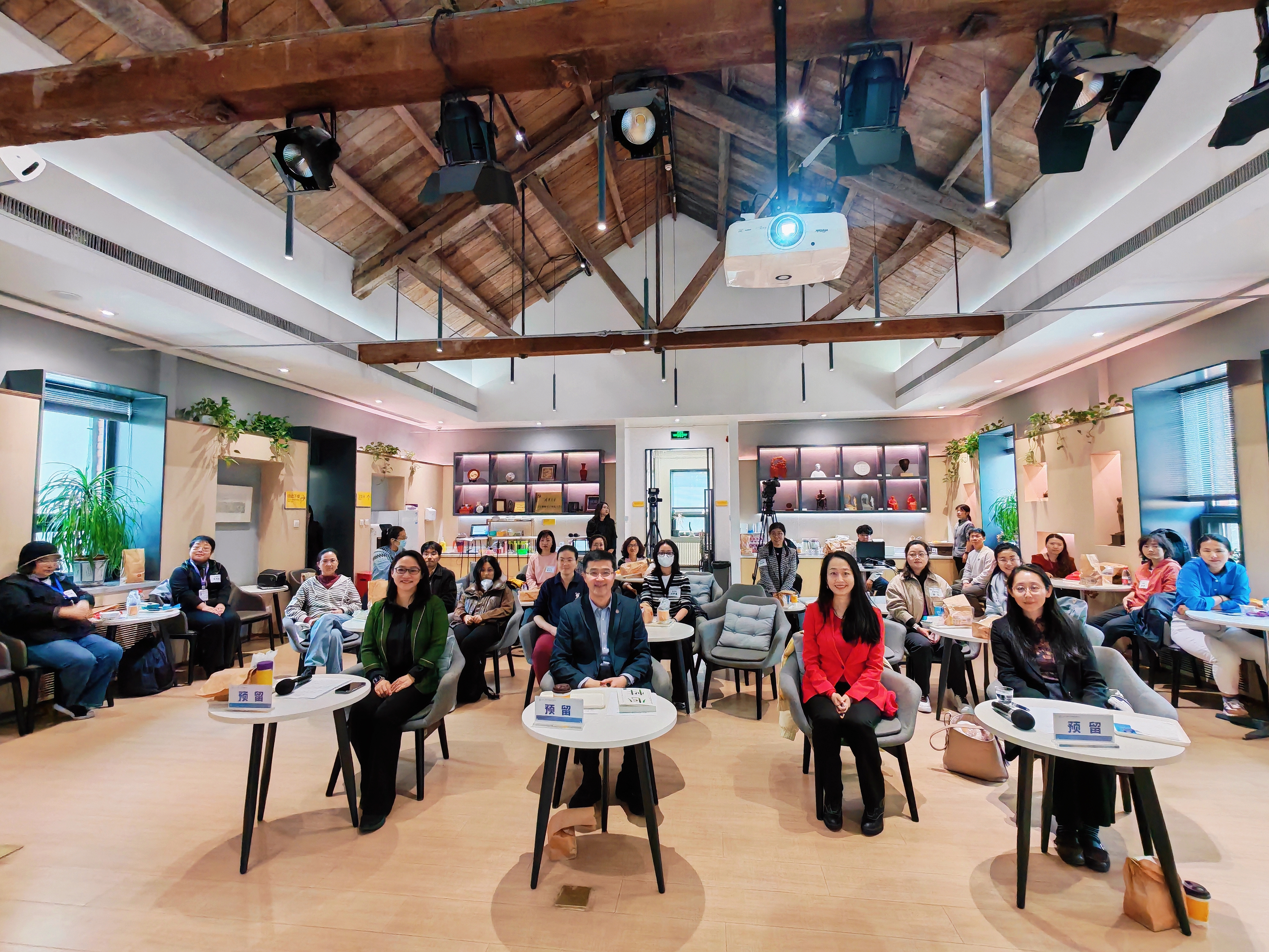 20260326-第十一期荷韵沙龙·女教师沙龙-教师发展中心-现场合照.jpg