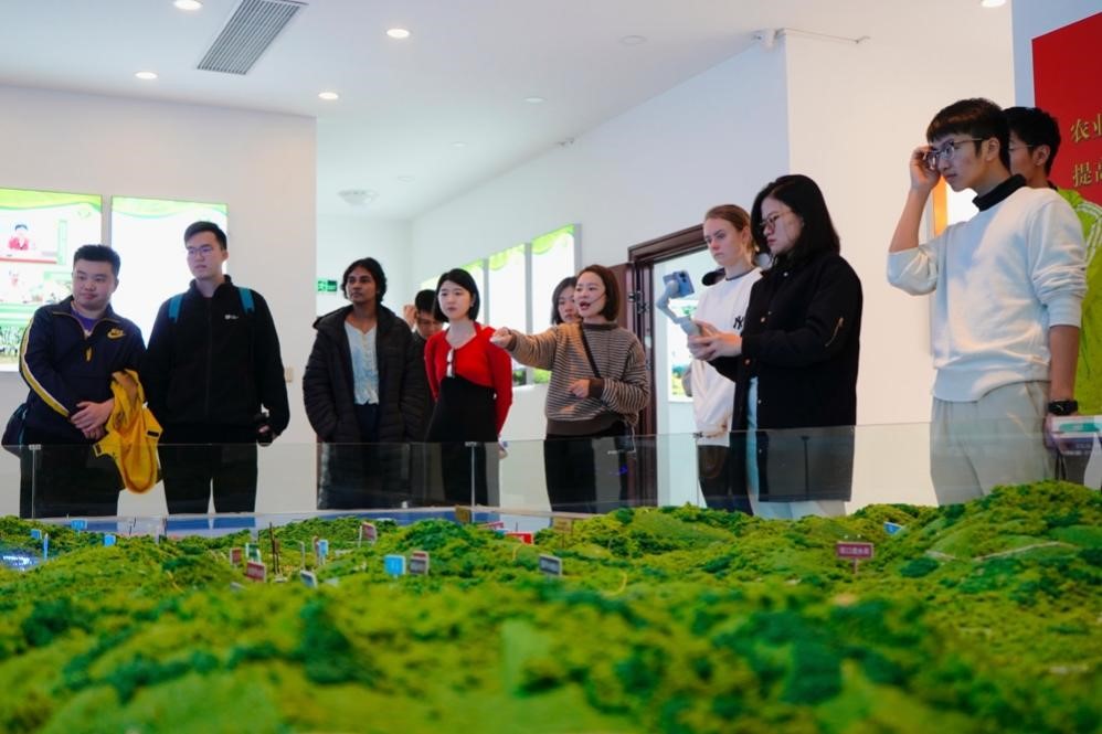 20231125-发现中国智慧,洞察中国发展——2023年清华大学“洞察中国”全球胜任力社会实践纪实-“洞察中国”福建实践支队-“洞察中国”福建实践支队赴宁德市九都水土保持科技示范园调研.jpg