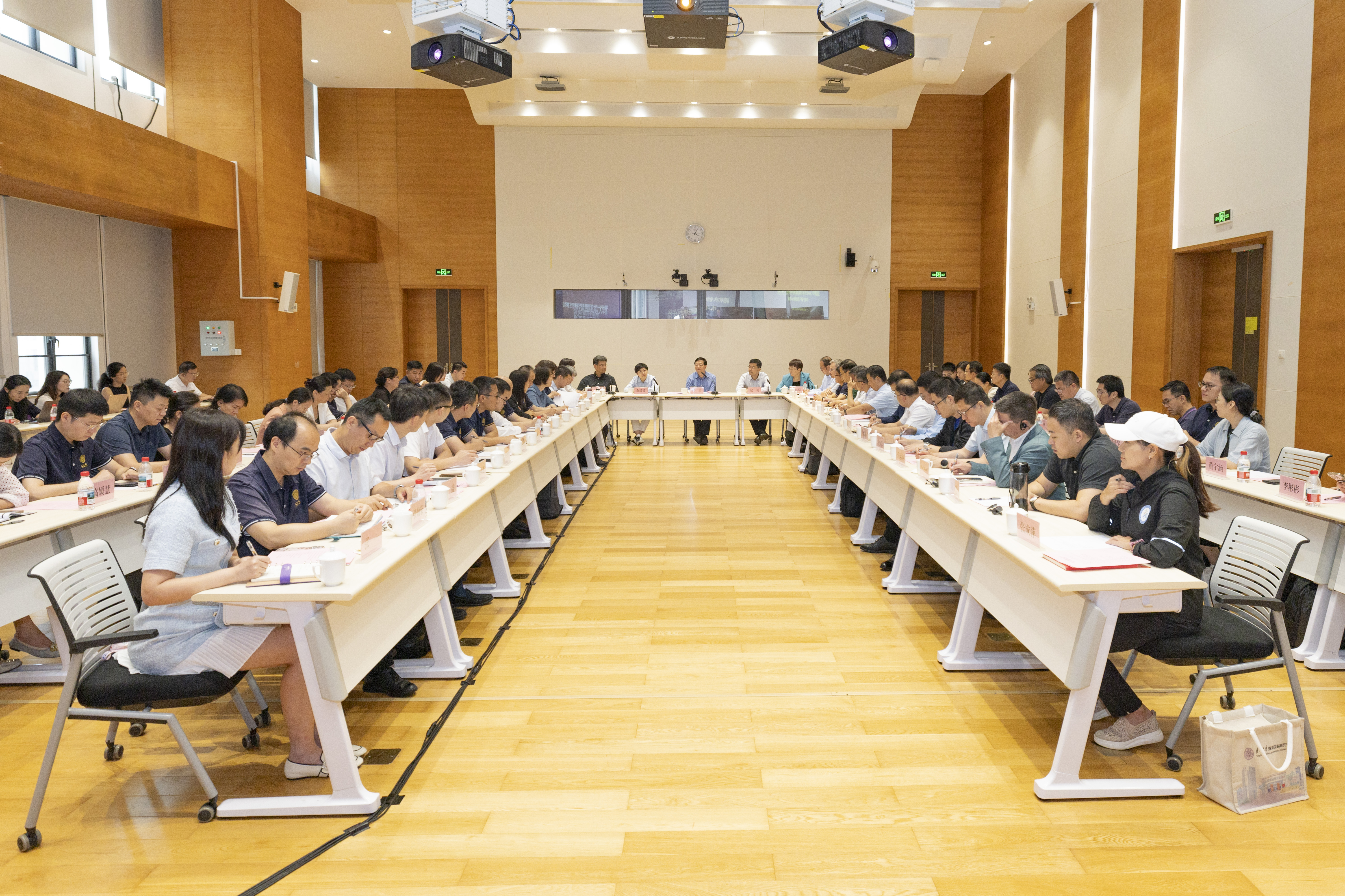 20250523-座谈会现场-李派-深圳国际研究生院.jpg