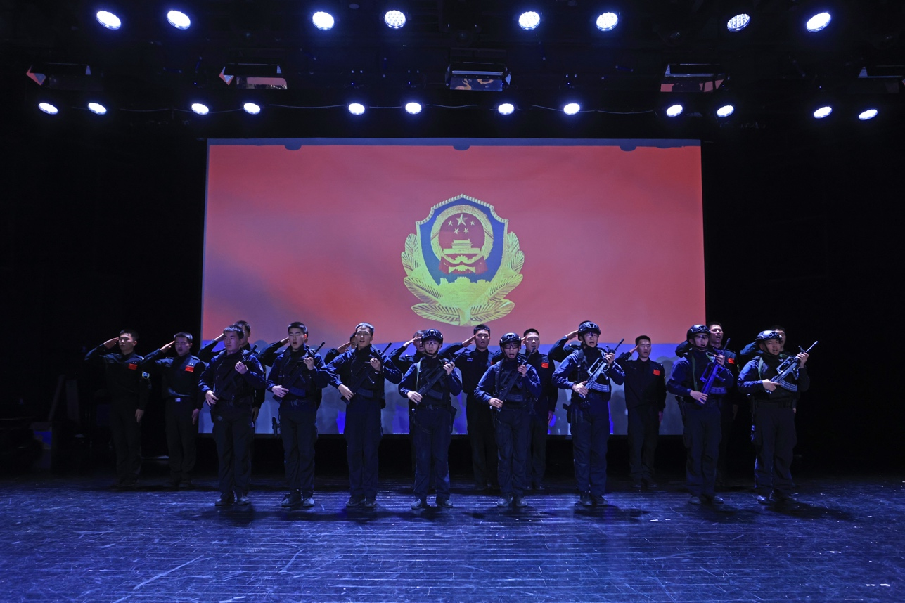20260408-清华大学总体国家安全观宣讲团成立仪式暨清华大学、中国人民公安大学践行总体国家安全观联学联讲活动举行-博士生讲师团-两校学生代表作朗诵及军体表演3.png