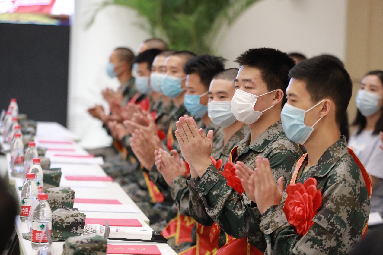 各国漂亮女兵大比较（还是中国女兵抢眼啊）_陆军版_三军论坛_军事论坛_新浪网