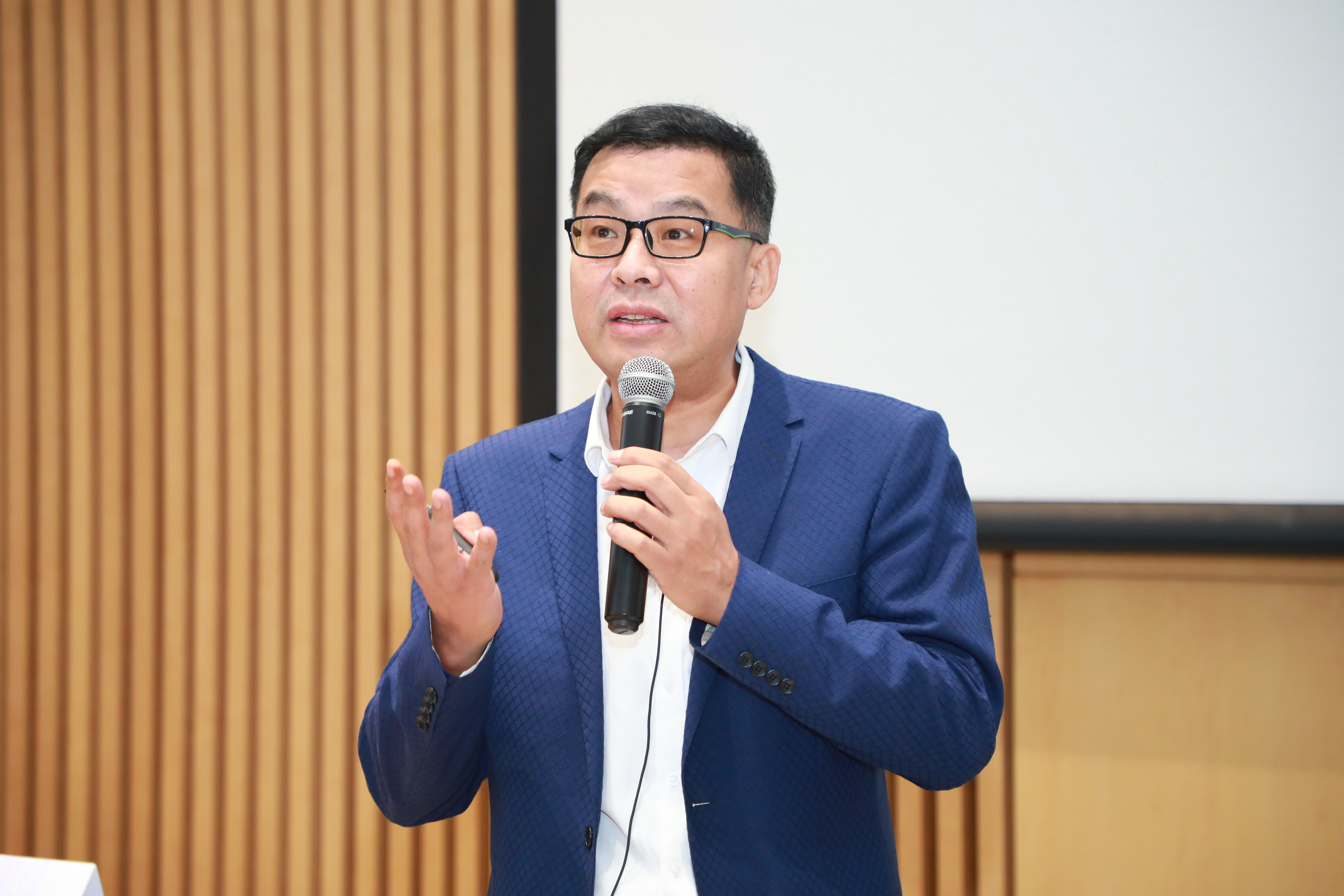 20210916-清华大学举办干部时事政治专题学习班（第五讲）-拍摄者-吴大辉作讲座.png