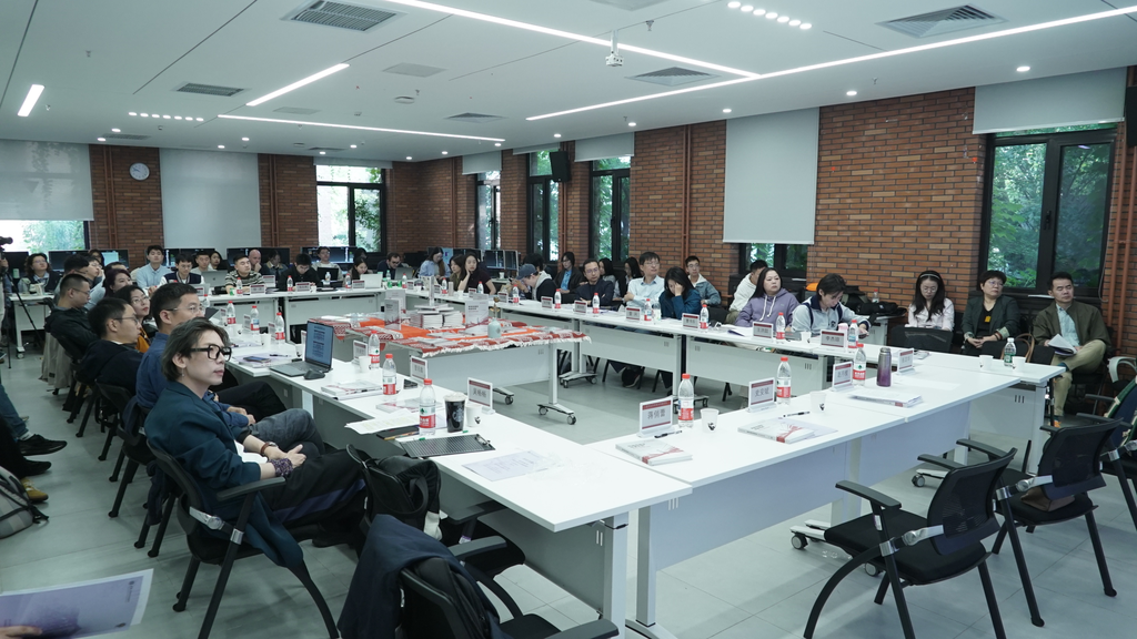 20261009-“回归与超越：从批判传播学到中国马克思主义新闻传播学”学术研讨会举行-新闻学院毛舒举-研讨会现场.png