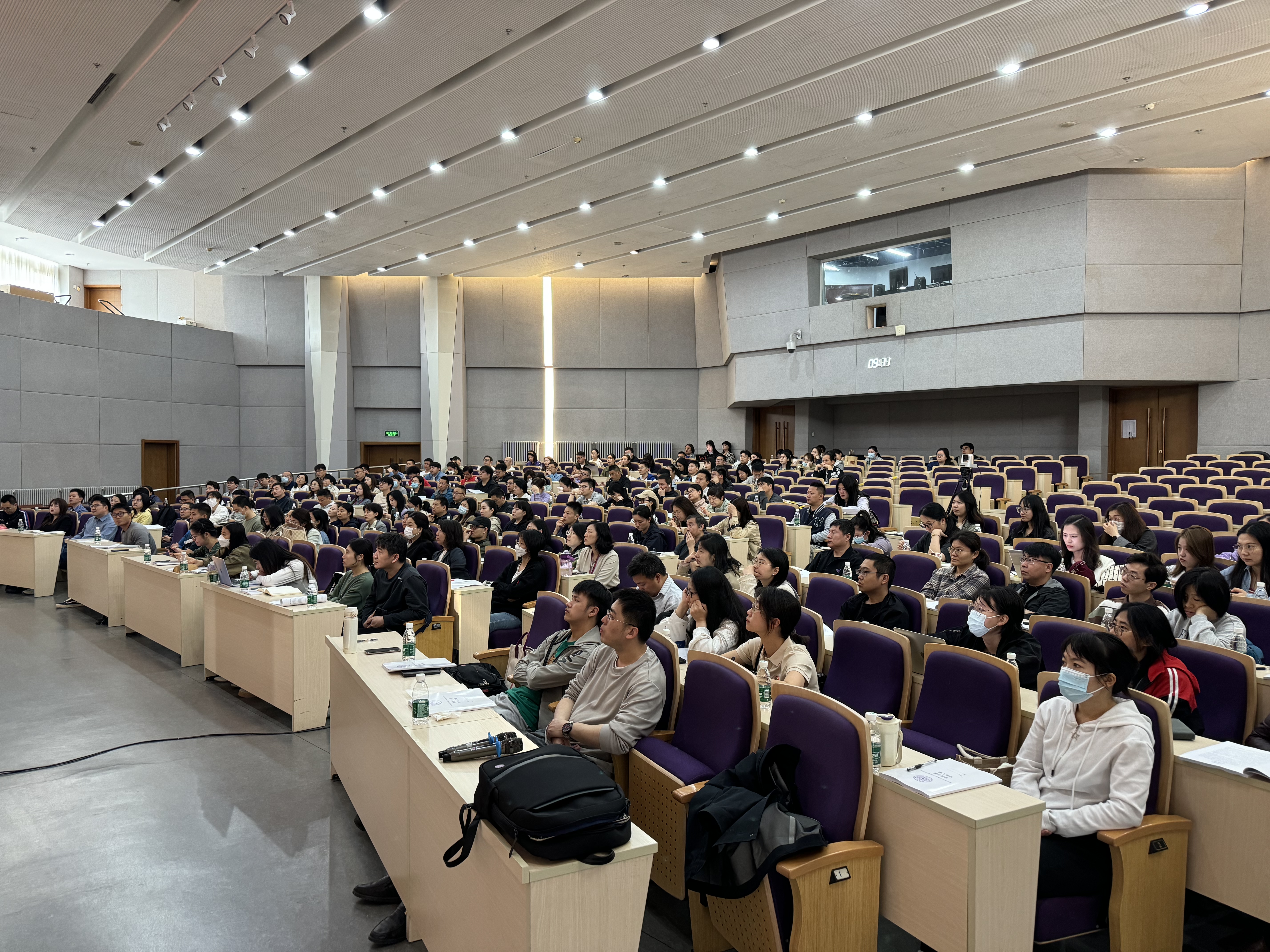 202404026-清华大学举办2024年教职工入党积极分子学习班-孟德华-学习班现场.jpg