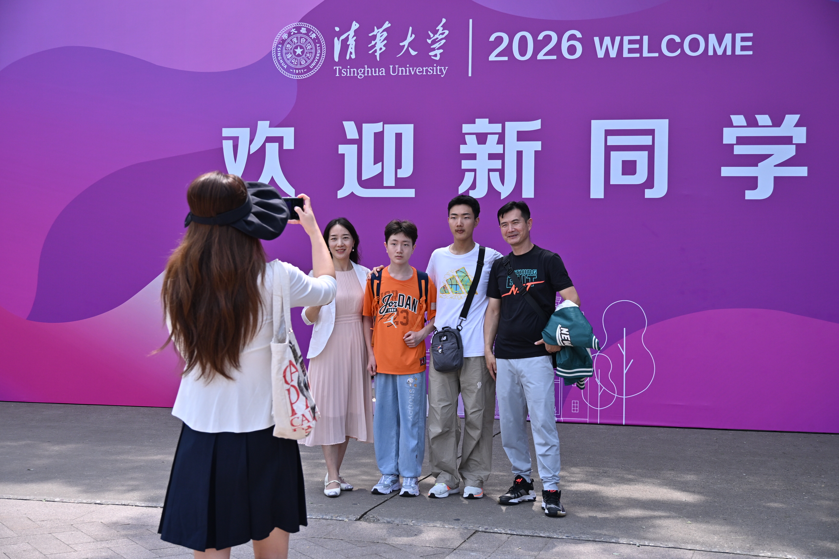 20260819-新生与亲友合影留念-杨艳宾-18.jpg