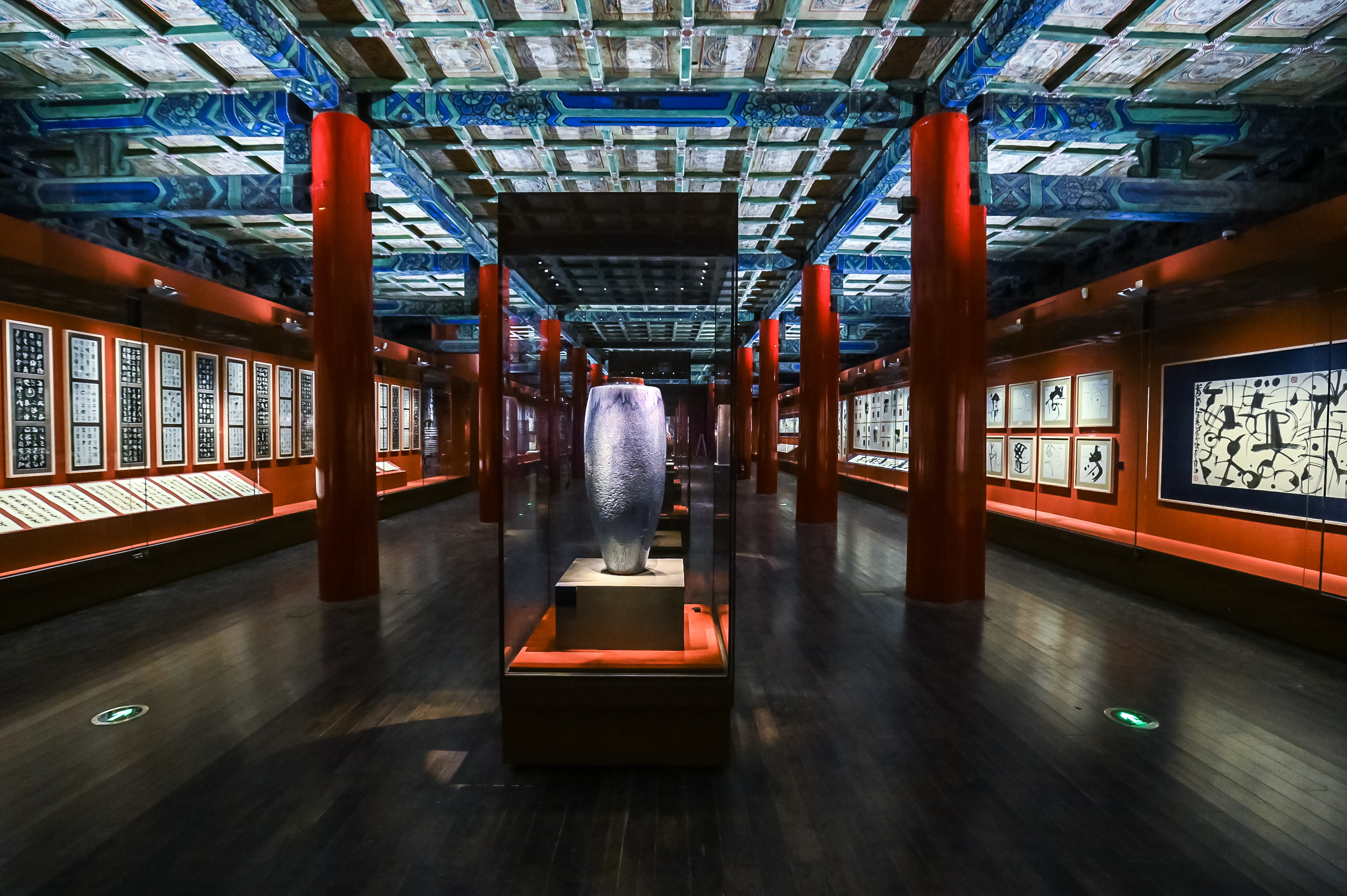 20211228-“纳天为书——韩美林天书艺术故宫展”-主办方-展览现场3.JPG