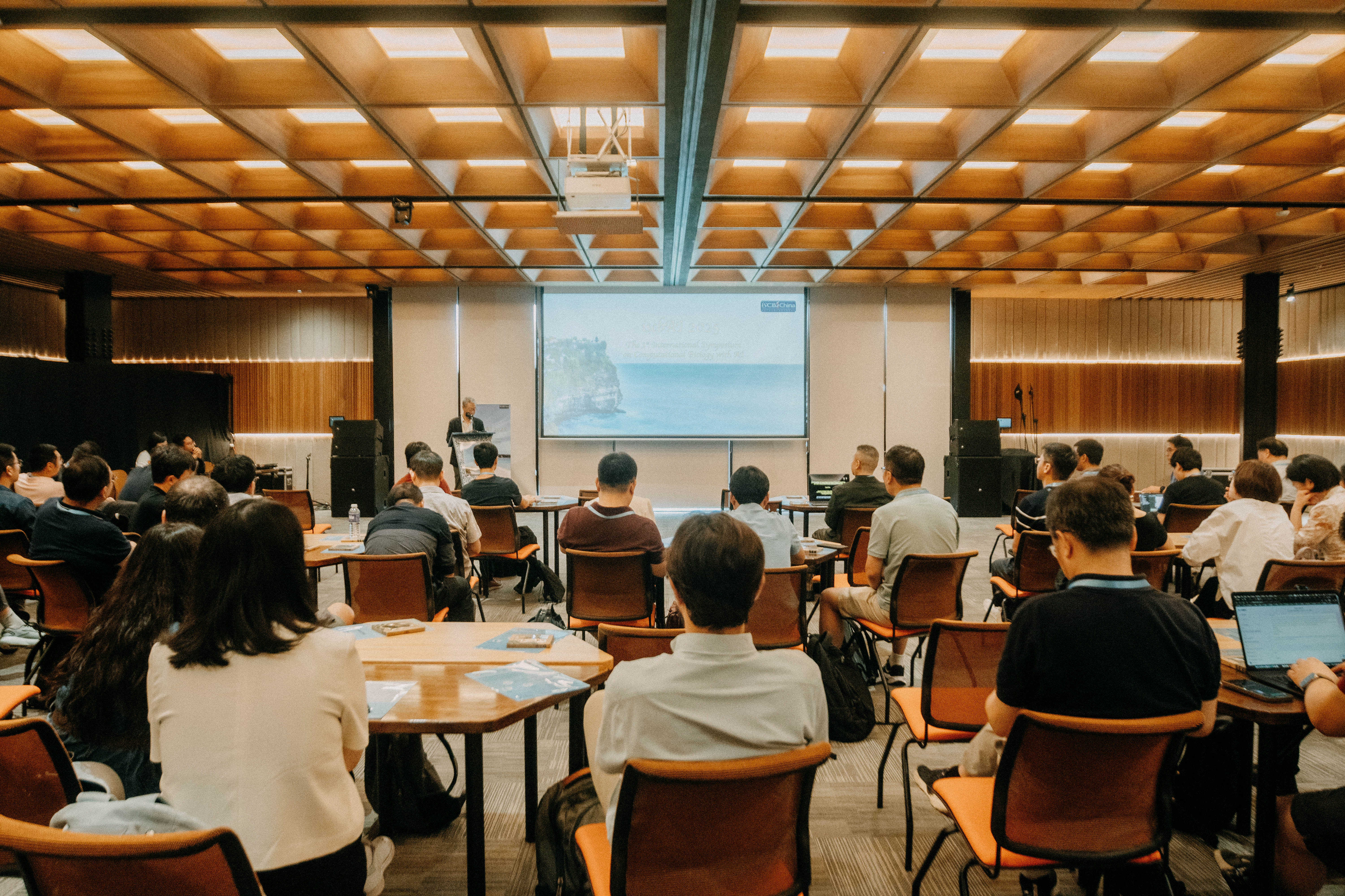 首届人工智能计算生物学国际研讨会在清华大学东南亚中心举行