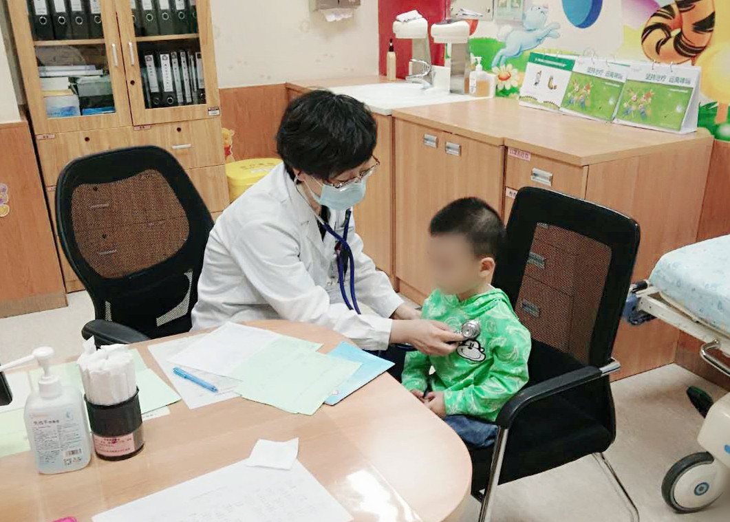 【我们奋进的五年•党员风采】李学军：用心和孩子们在一起