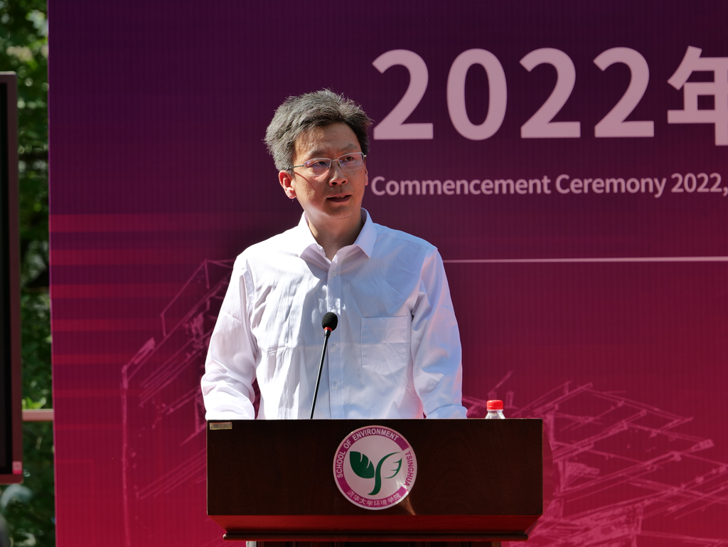 20220624-环境学院举行2022年毕业典礼-王顺-席劲瑛主持毕业典礼.png