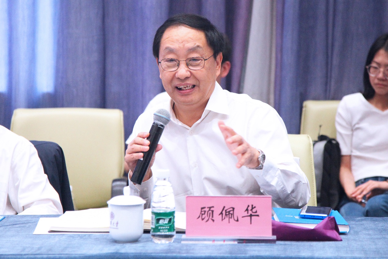 顾佩华 顾佩华