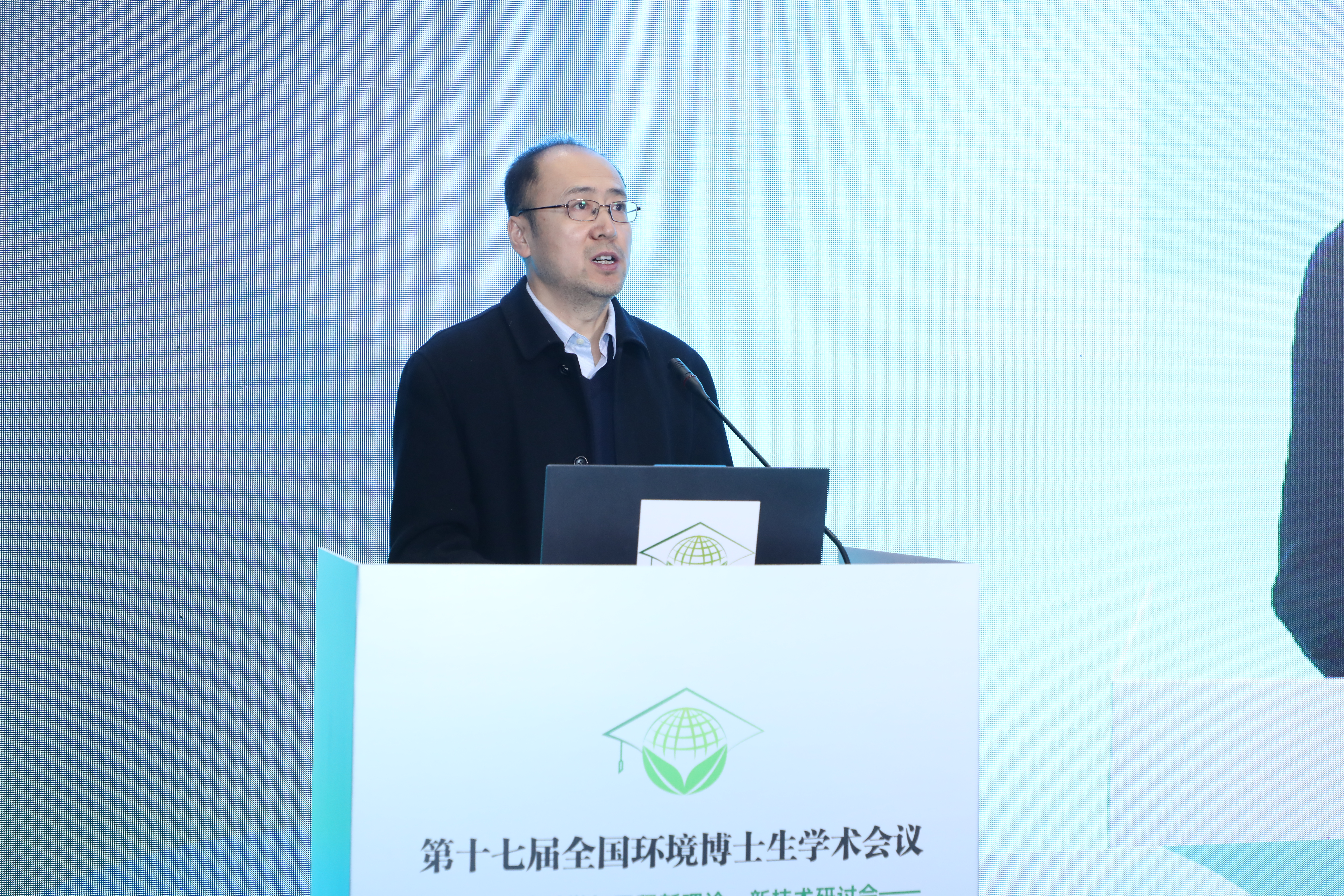 20230429-第十七届全国环境博士生学术会议暨第711期清华大学博士生学术论坛成功举办-嘉艺-清华大学研究生院董渊副院长致辞.jpg
