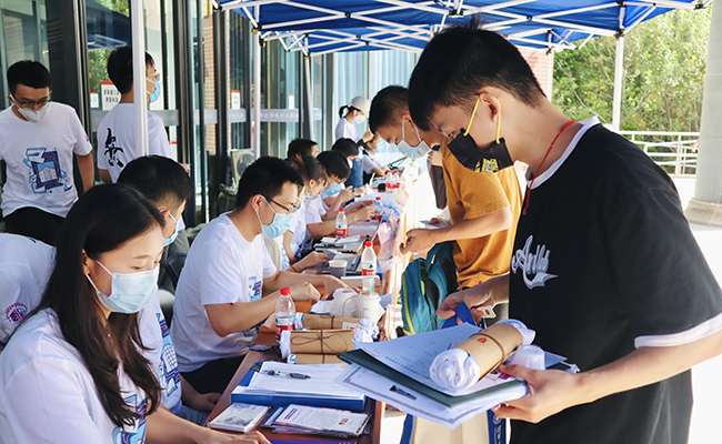 【迎新组图】2022级研究生新生：清华，我们来啦！