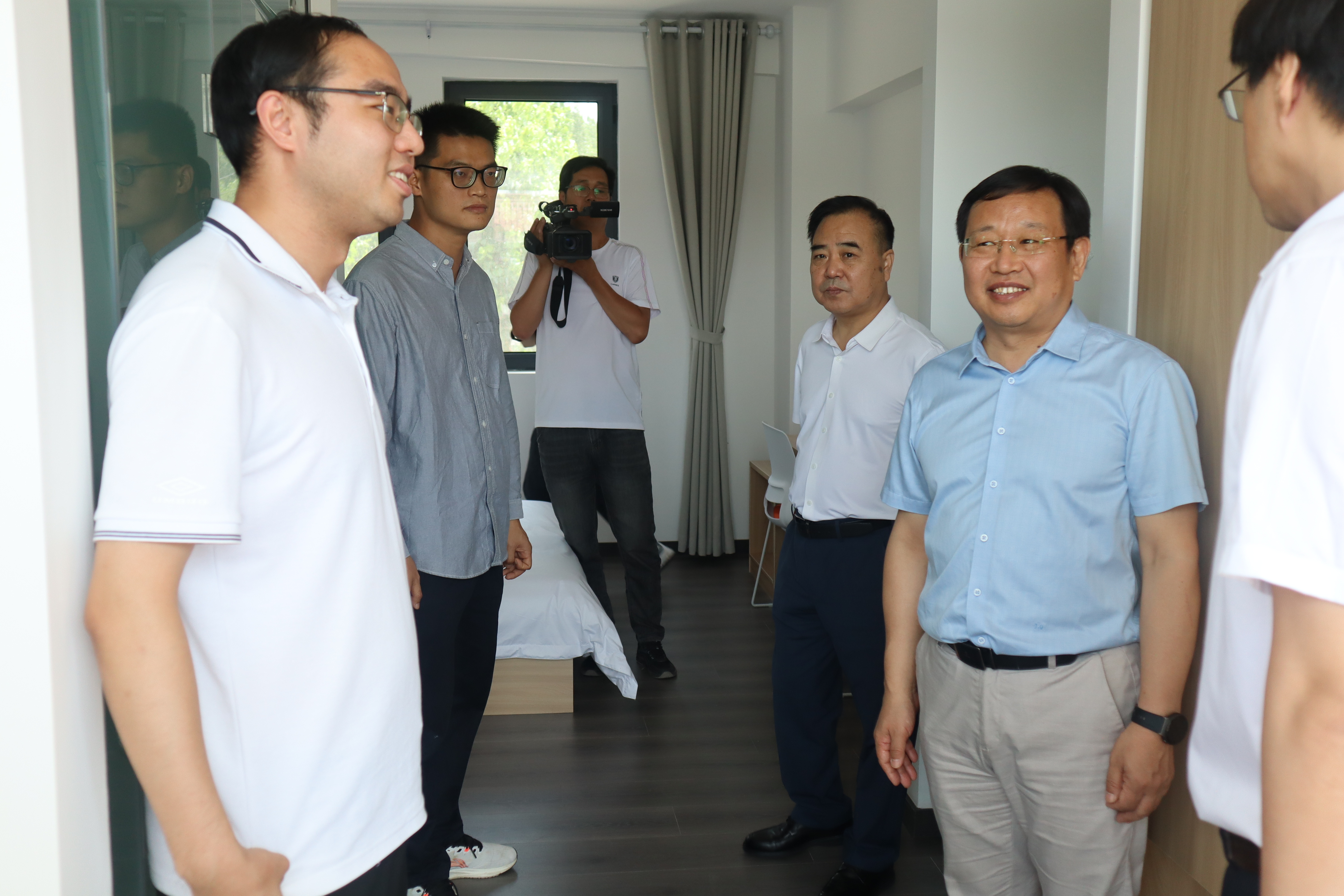 20230706-清华大学乡村振兴工作站雄安(容城)站举办落成仪式-刘阳-聂新鹏、李建军、王建鹏、程正雨等参观工作站工作生活环境2.jpg undefined