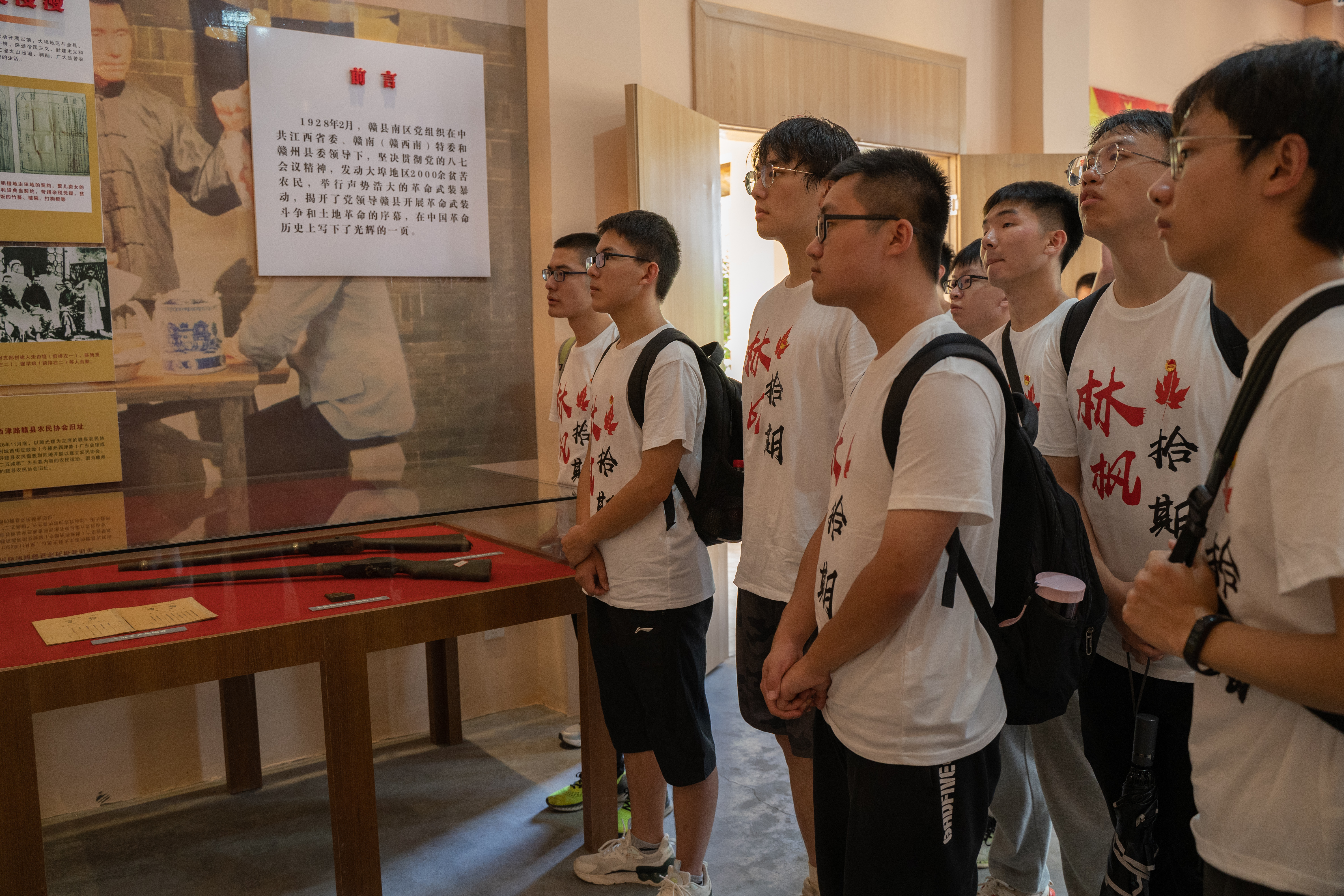 20220808-0814-清华大学“林枫计划”师生赴江西赣县区调研实践-桂雨谦摄-支队师生参观大埠暴动陈列室.jpg