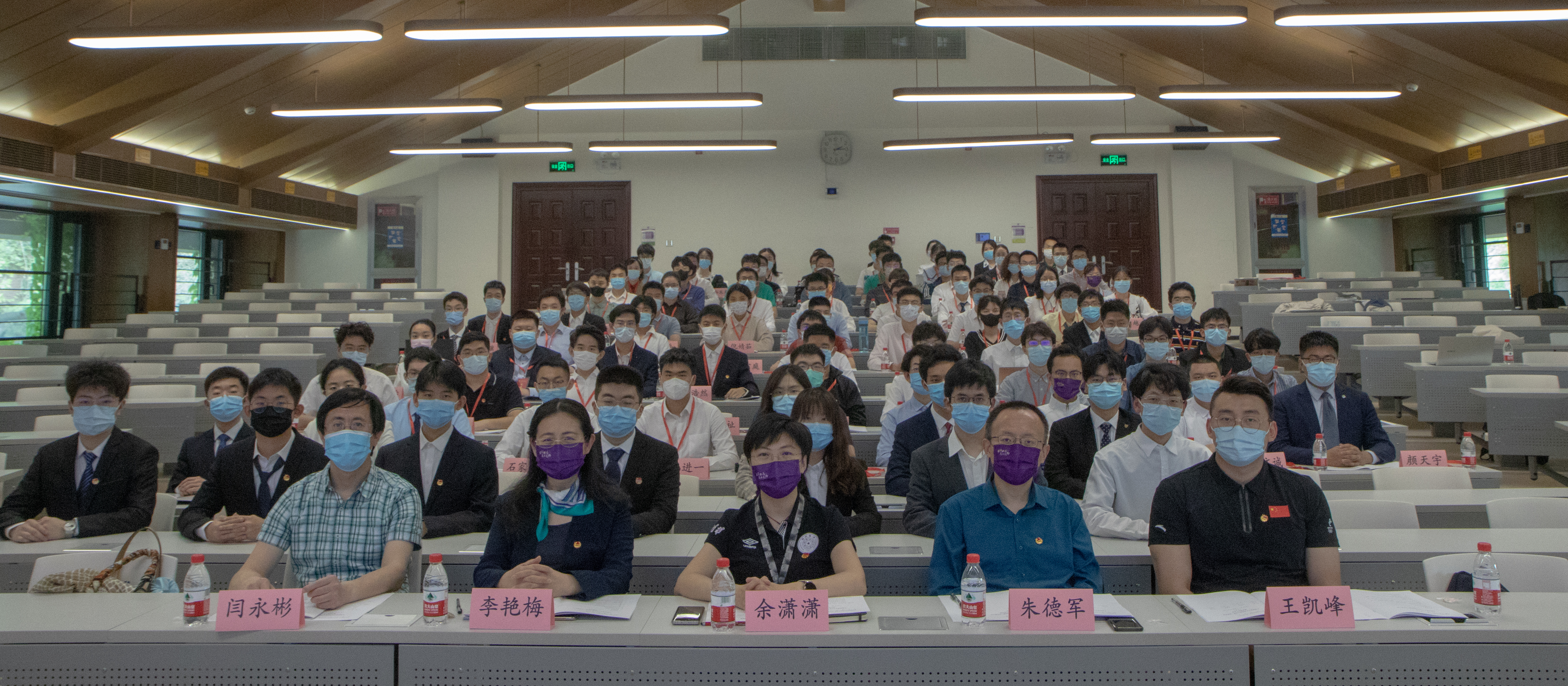 20220424-共青团清华大学致理书院第一次代表大会召开-书院管理中心-合影留念.jpg