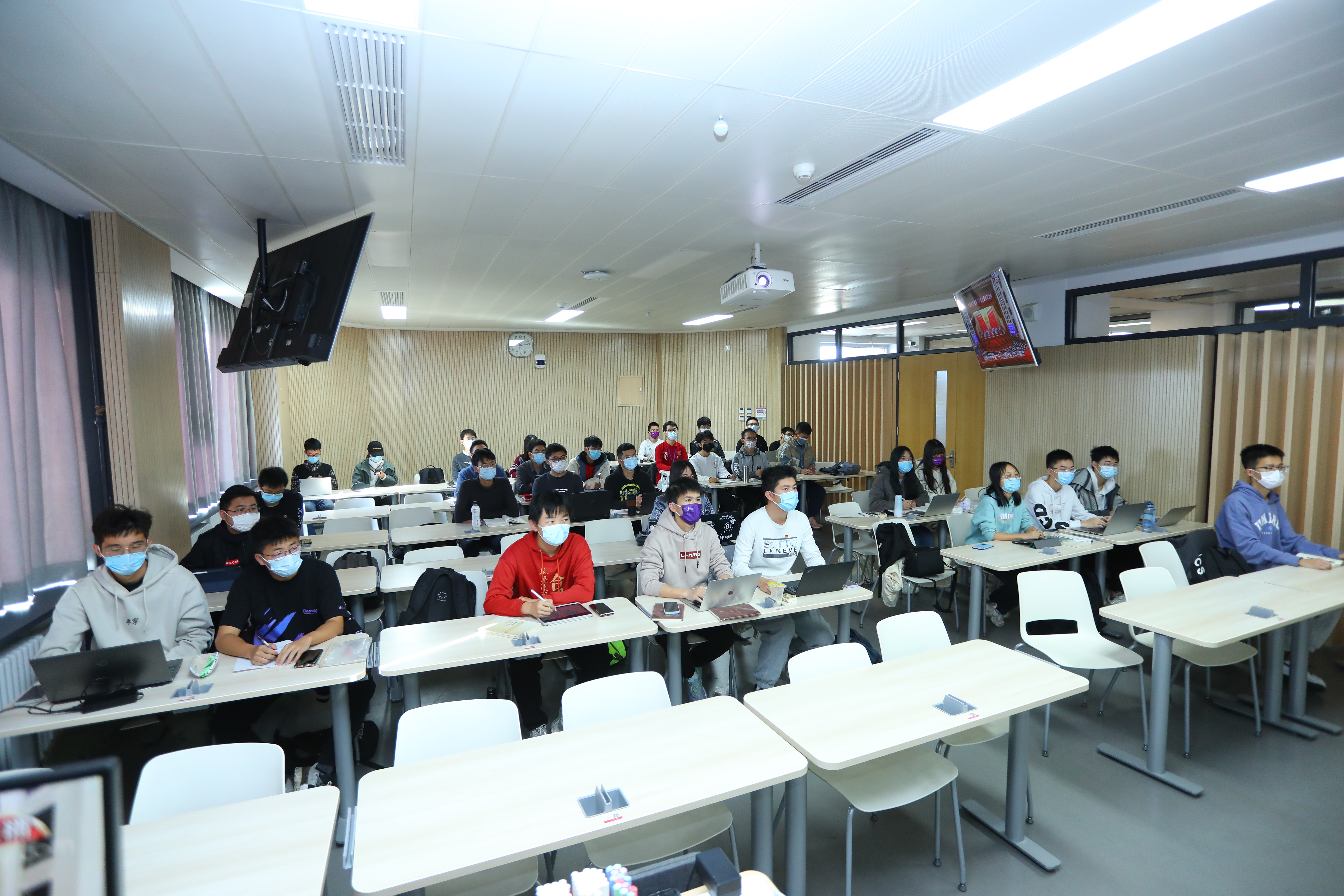 20221018-喜庆二十大,奋进新征程——清华大学本科生党支部热切关注党的二十大开幕会-刘雪天-土木水利能动法学社科行健联合主题党日.JPG