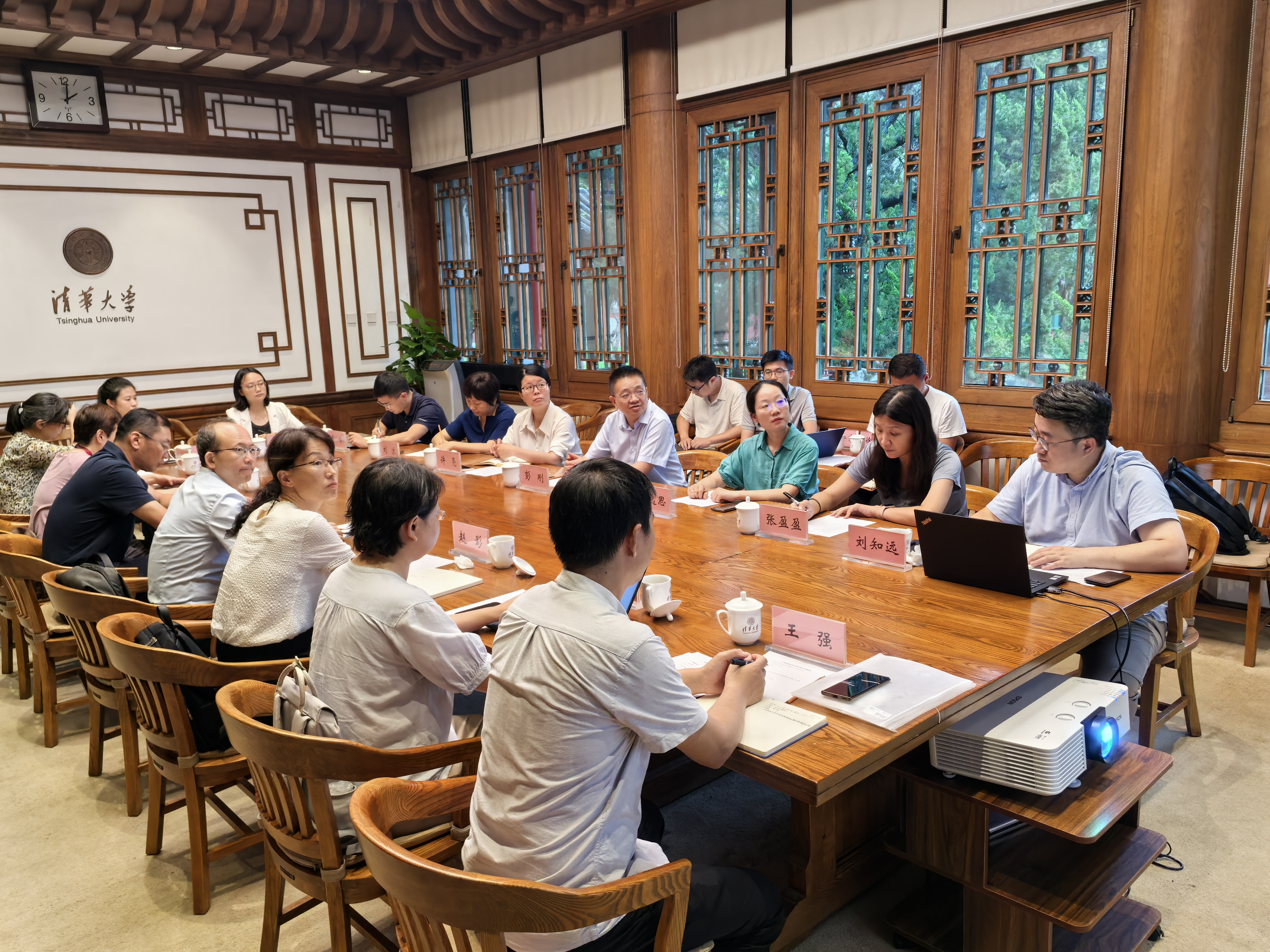 20241212-清华大学荣获“高校学业辅导优秀案例”一等奖1项、二等奖2项-王凯峰(摄)-清小搭:项目建设协调会.jpg