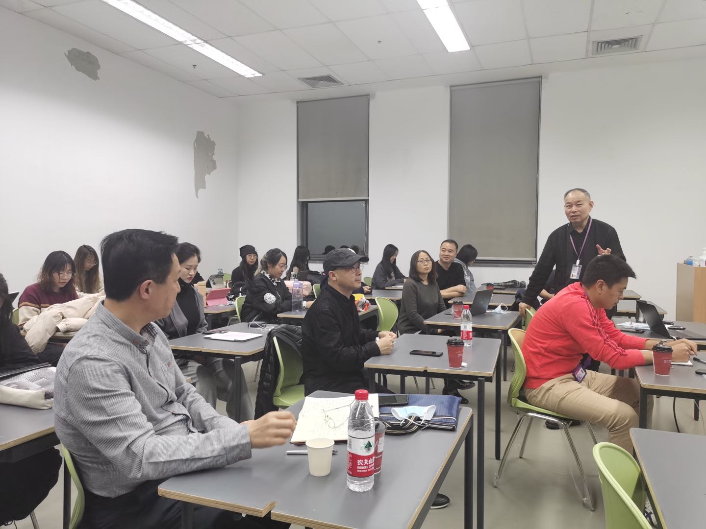 拓展思维眼界 传承红色文化——美术学院学生为军事博物馆设计文创产品