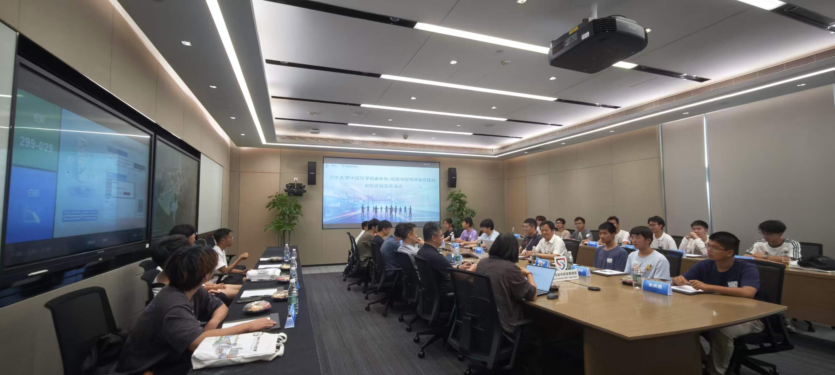 20260729-清华大学计算机系“金陵计忆”学生实践支队赴南京开展社会实践-华为员工-支队同南京华为研究所研究员座谈.jpg