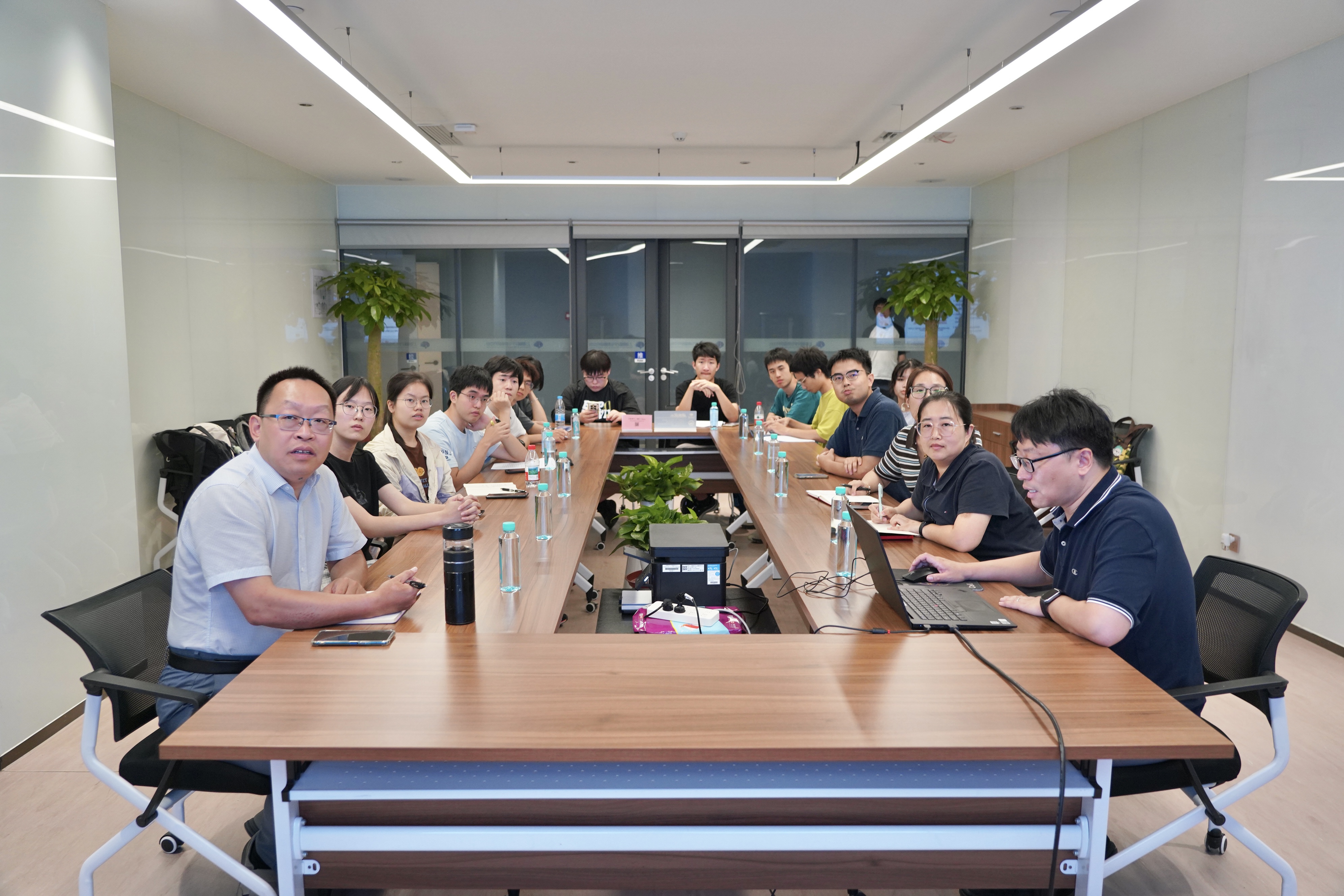 20260812-清华大学“沪医微先”赴上海思政实践支队在上海脑科学与类脑研究中心开展调研-徐申锦-支队与上海脑科学与类脑研究中心座谈交流.jpg