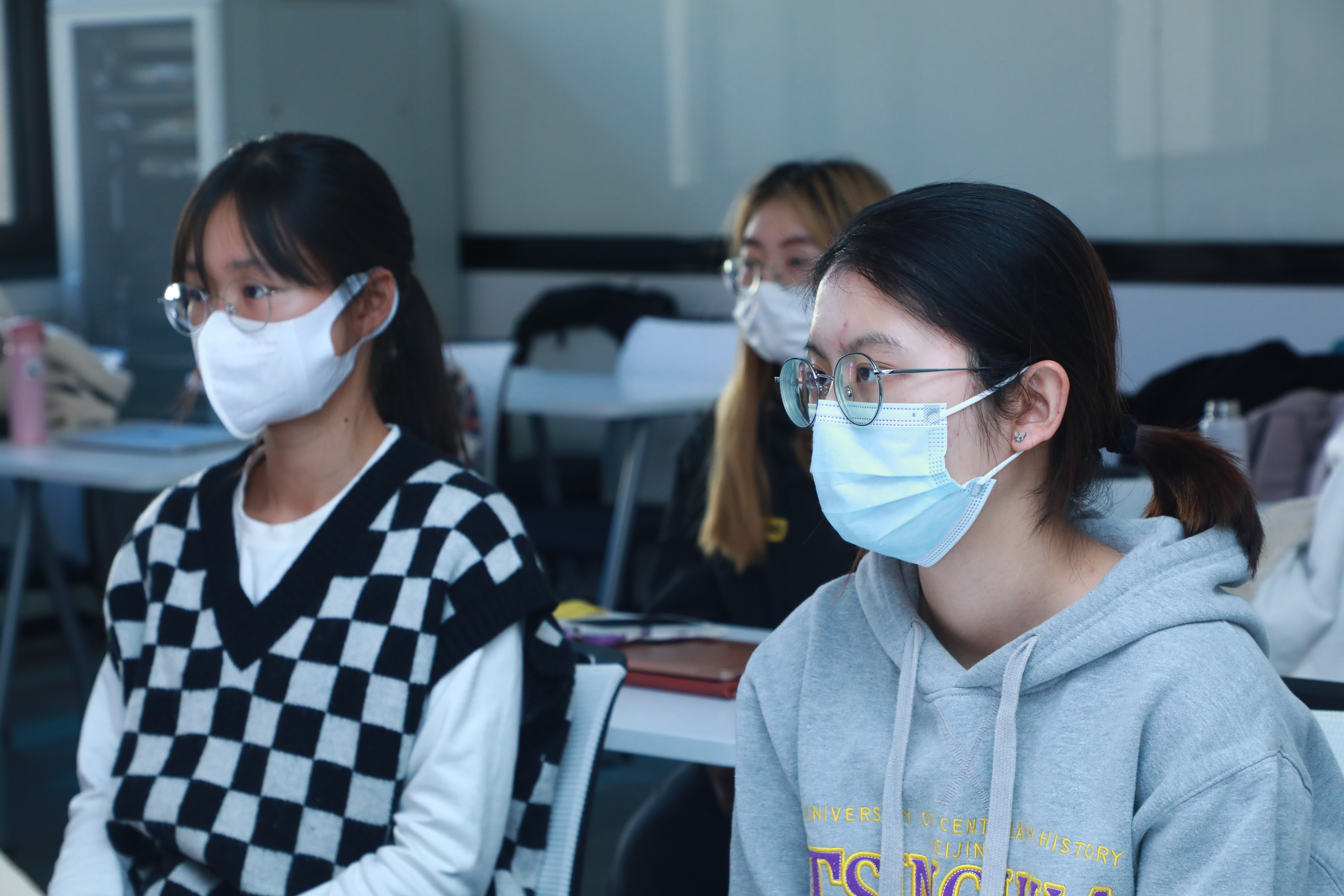 20221025-清华大学本科生党支部热切关注新一届中央政治局常委与中外记者见面会-刘雪天-人文0党支部观看新一届中央政治局常委与中外记者见面会.JPG