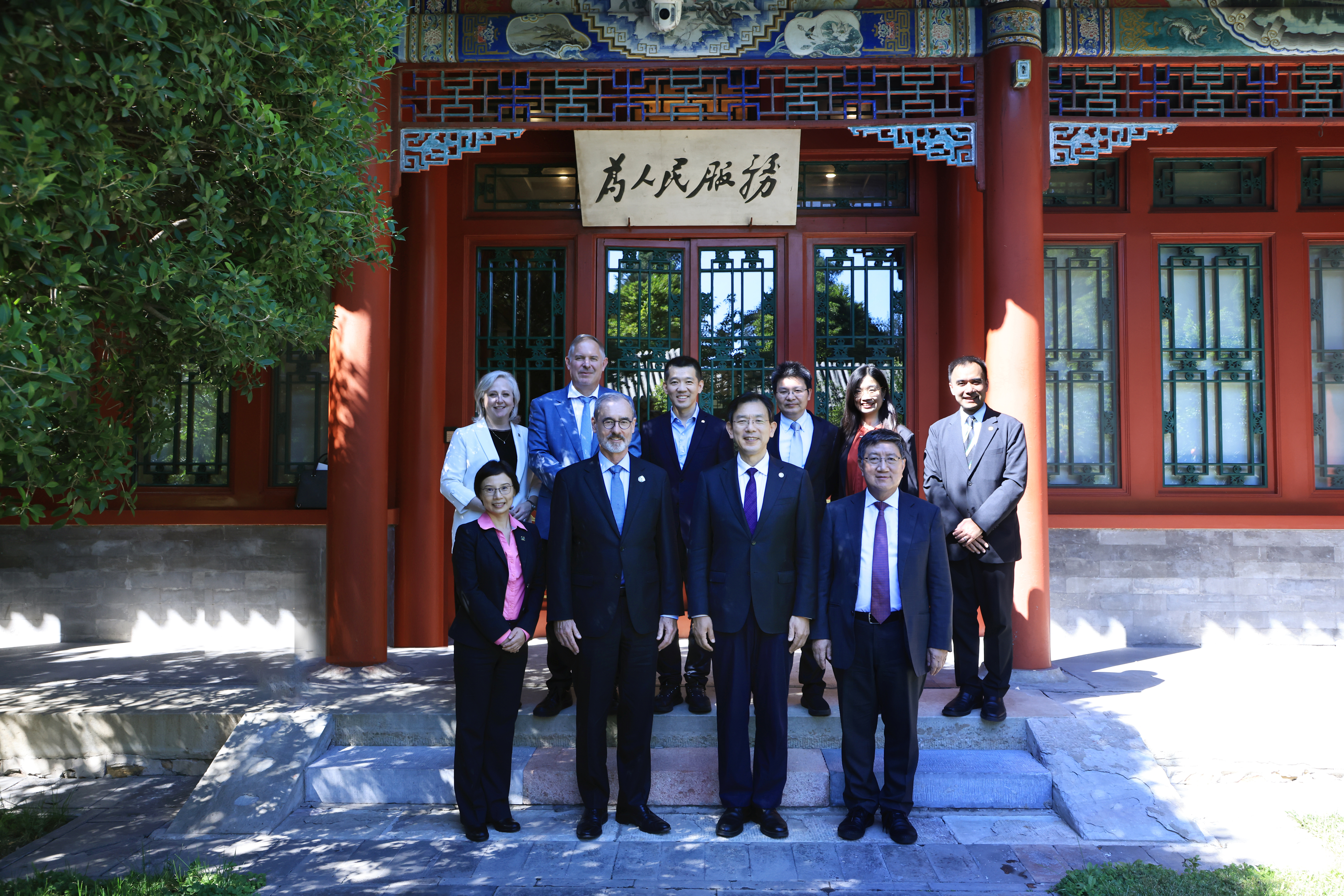 20260910-校长李路明会见阿尔伯塔大学校长兼副校监比尔·弗拉纳根-孙波-合影.JPG
